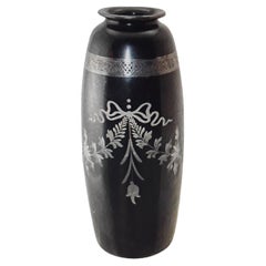 Vase en verre d'art taillé noir d'époque Art Déco 1930 Steuben Hawkes