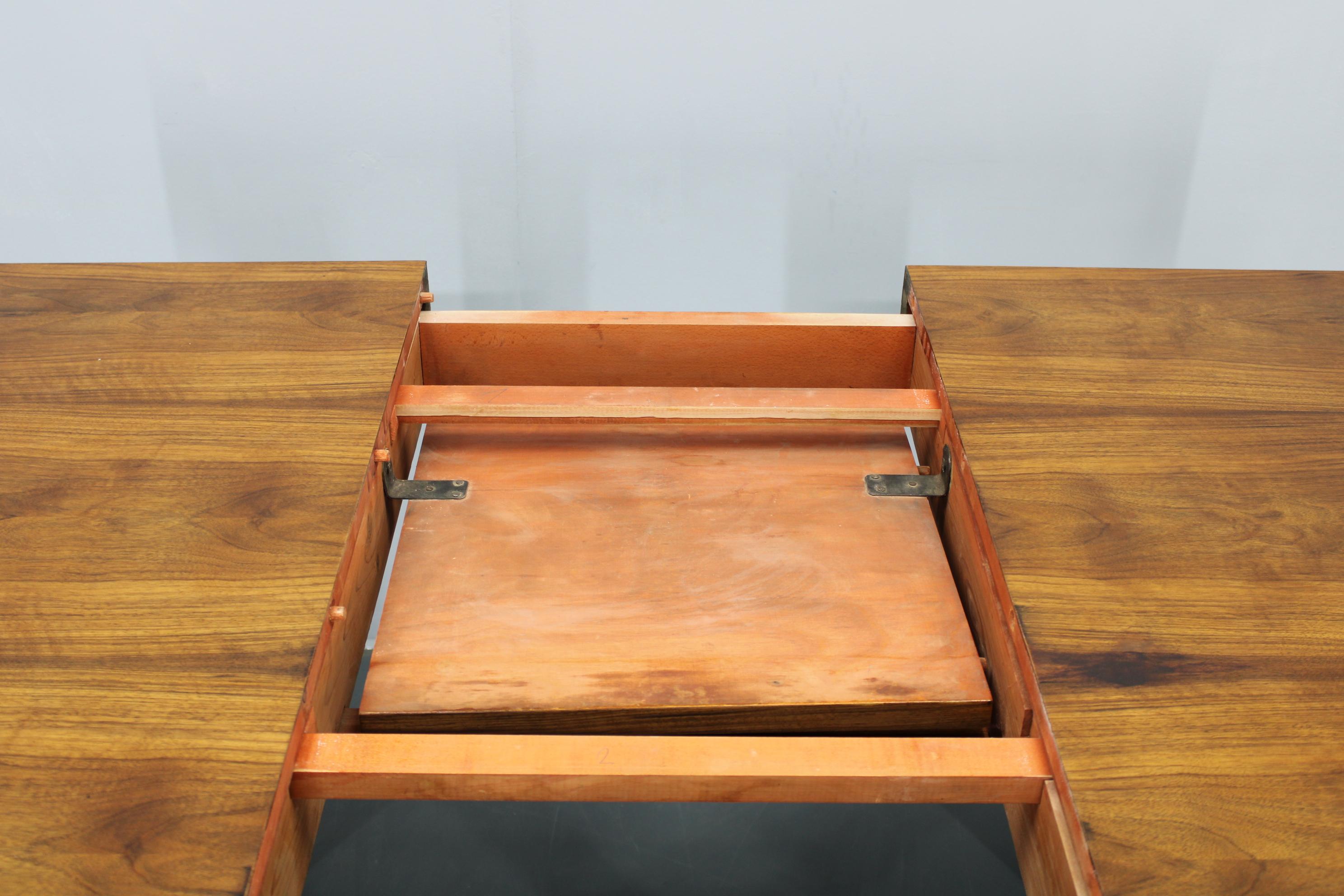 1930s Art Deco Extendable Dining Table in Walnut Finish , Czechoslovakia For Sale 4