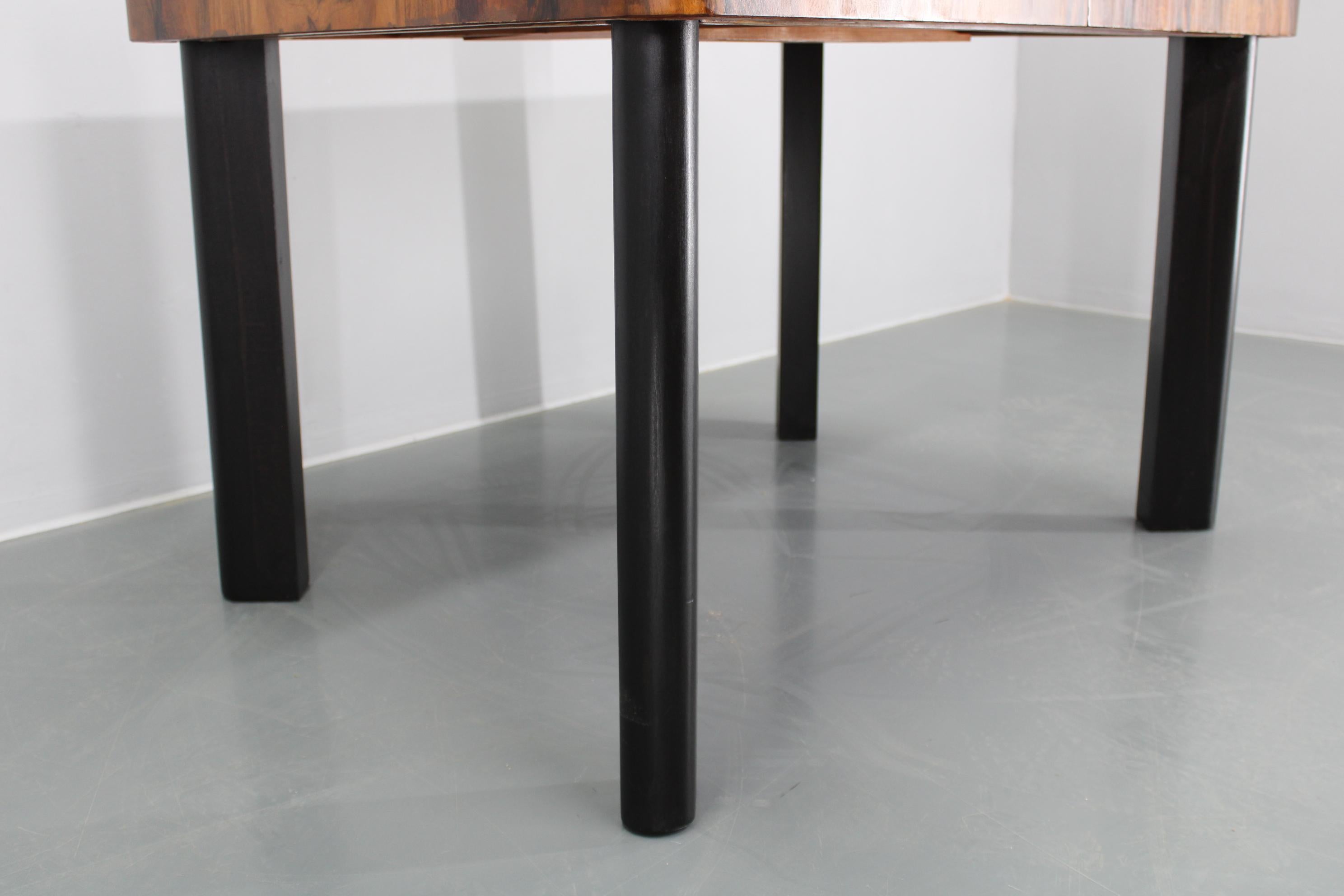 1930s Art Deco Extendable Dining Table in Walnut Finish , Czechoslovakia For Sale 7