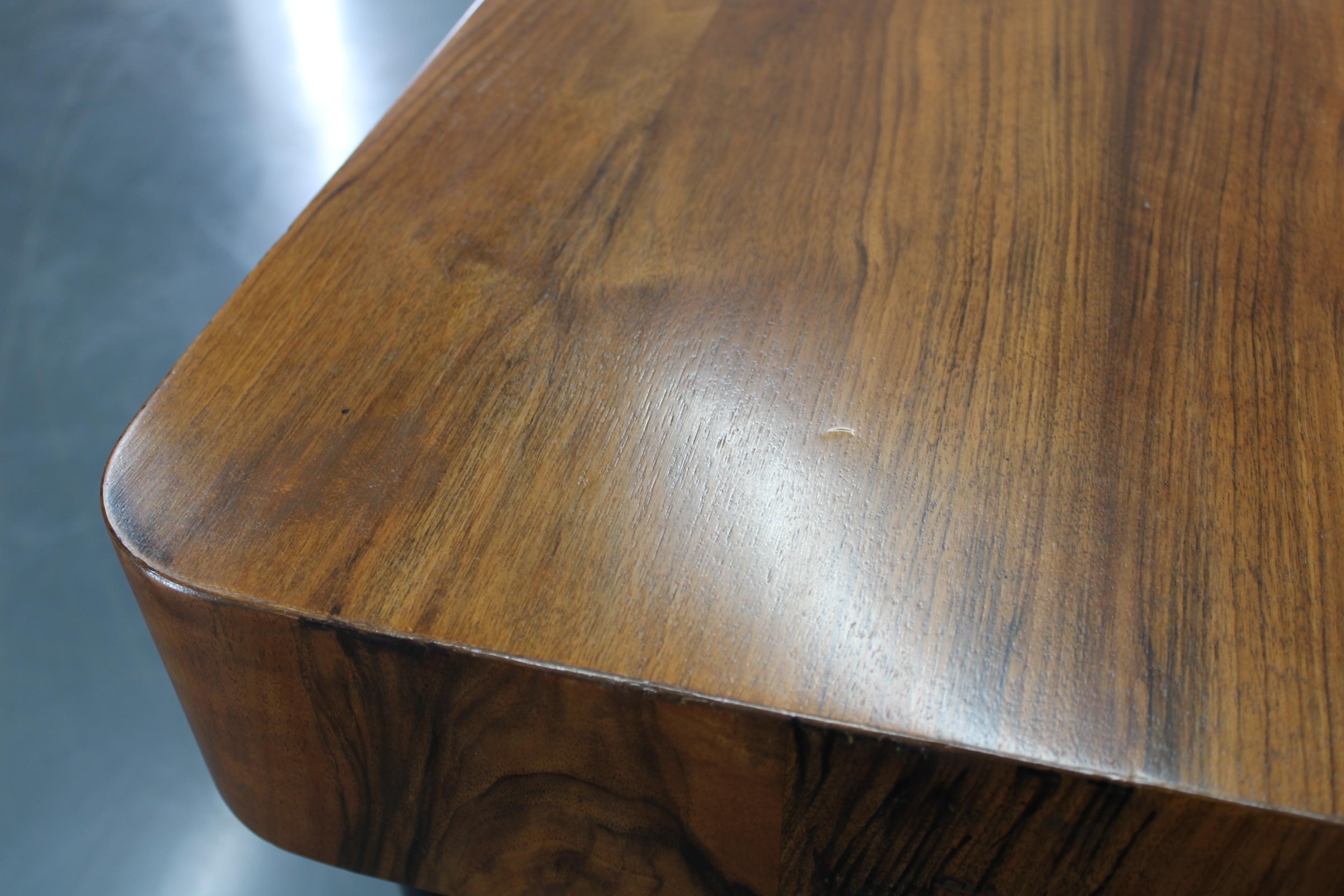 1930s Art Deco Extendable Dining Table in Walnut Finish , Czechoslovakia For Sale 9