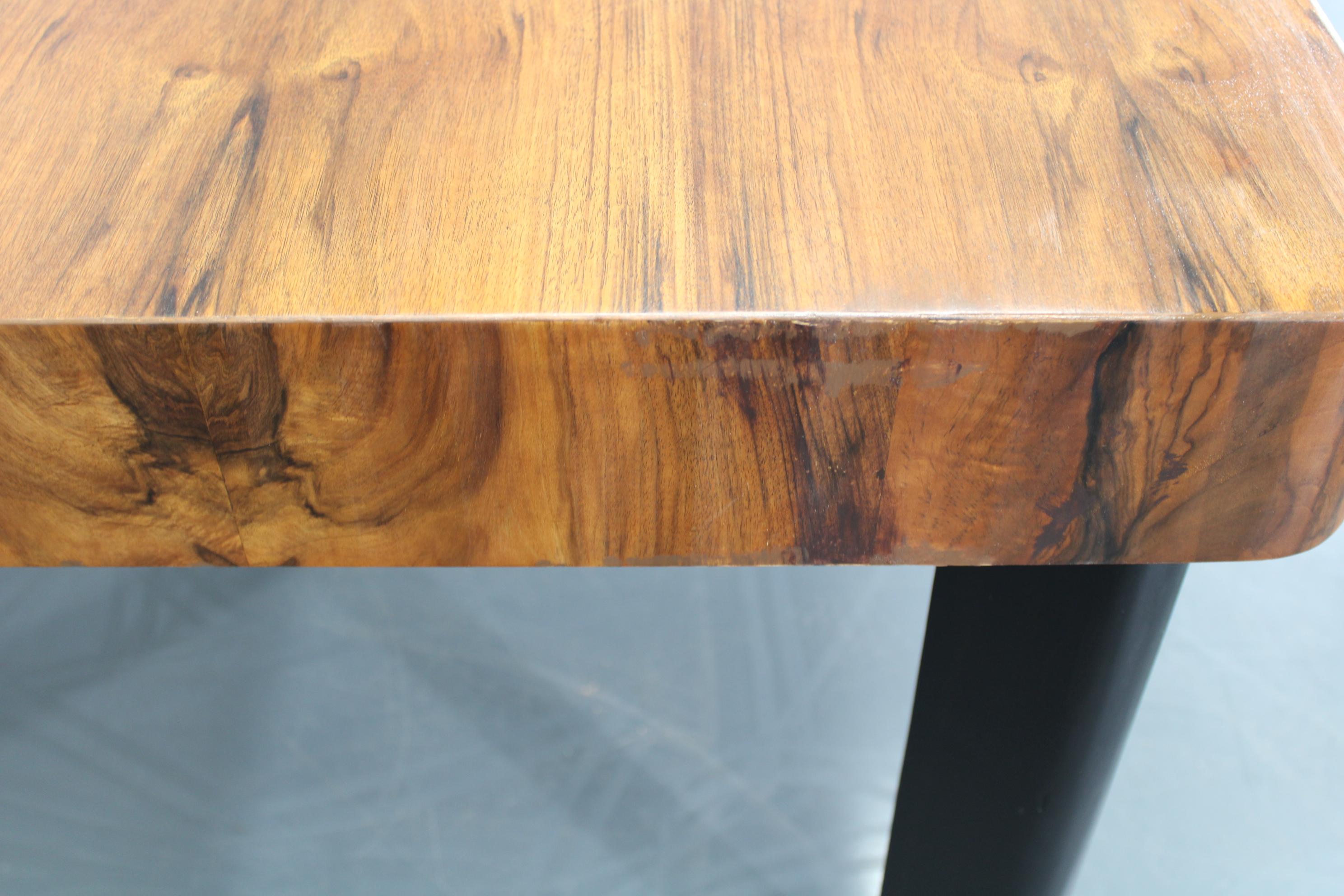 1930s Art Deco Extendable Dining Table in Walnut Finish , Czechoslovakia For Sale 10