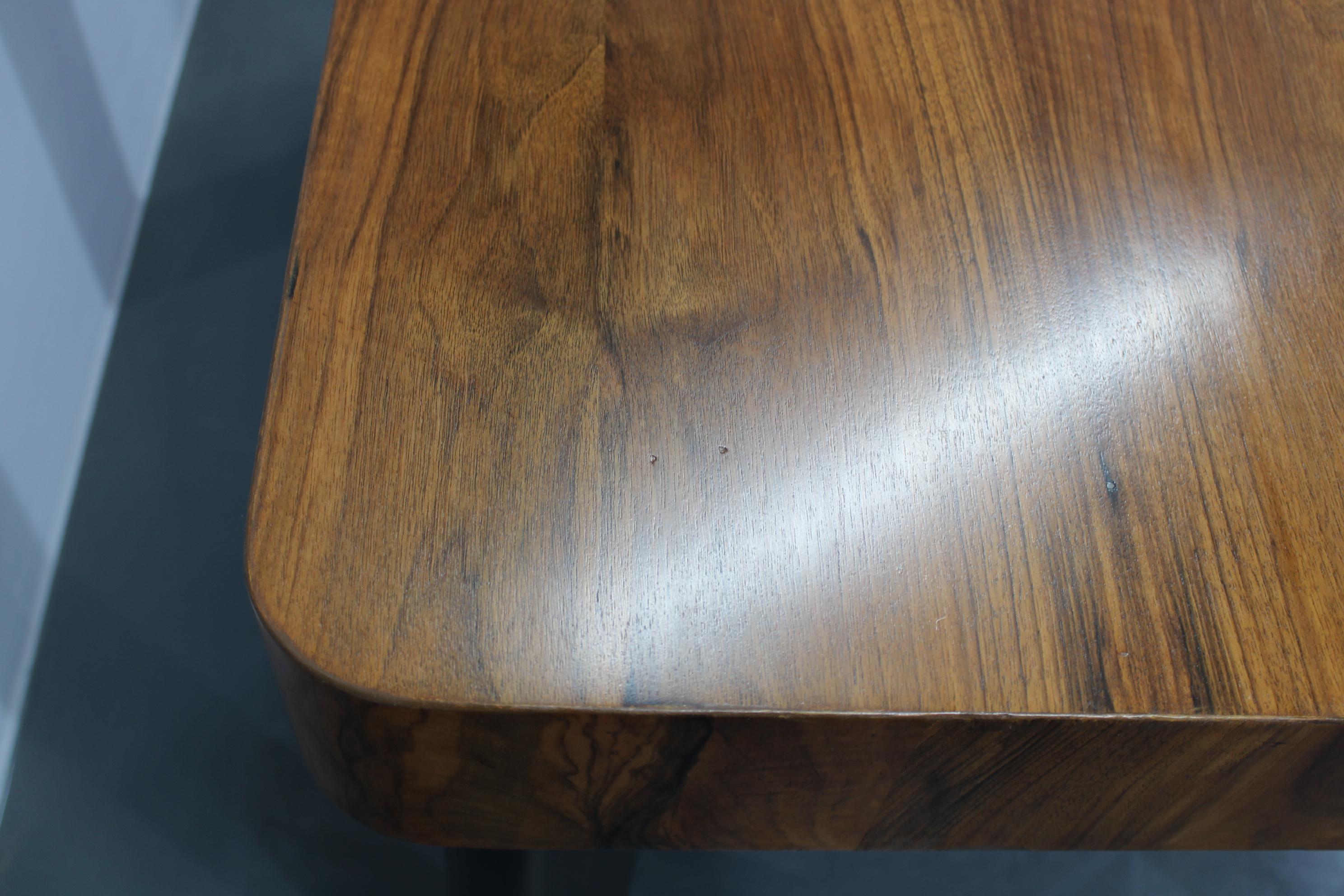 1930s Art Deco Extendable Dining Table in Walnut Finish , Czechoslovakia For Sale 11