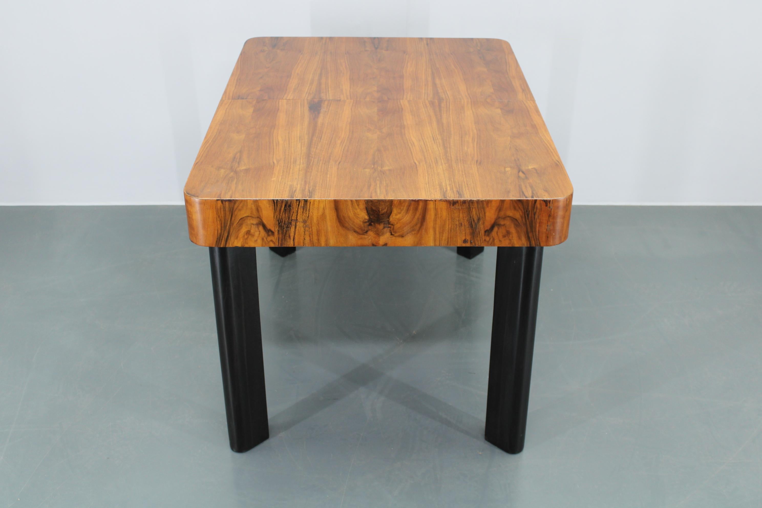 1930s Art Deco Extendable Dining Table in Walnut Finish , Czechoslovakia For Sale 13