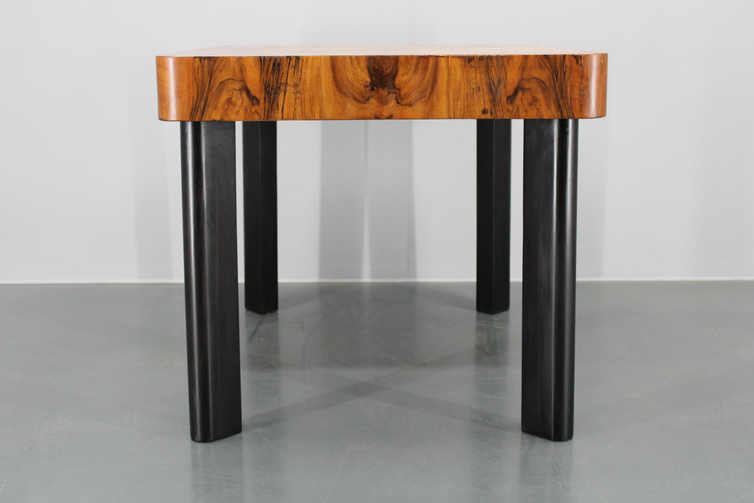 1930s Art Deco Extendable Dining Table in Walnut Finish , Czechoslovakia For Sale 14