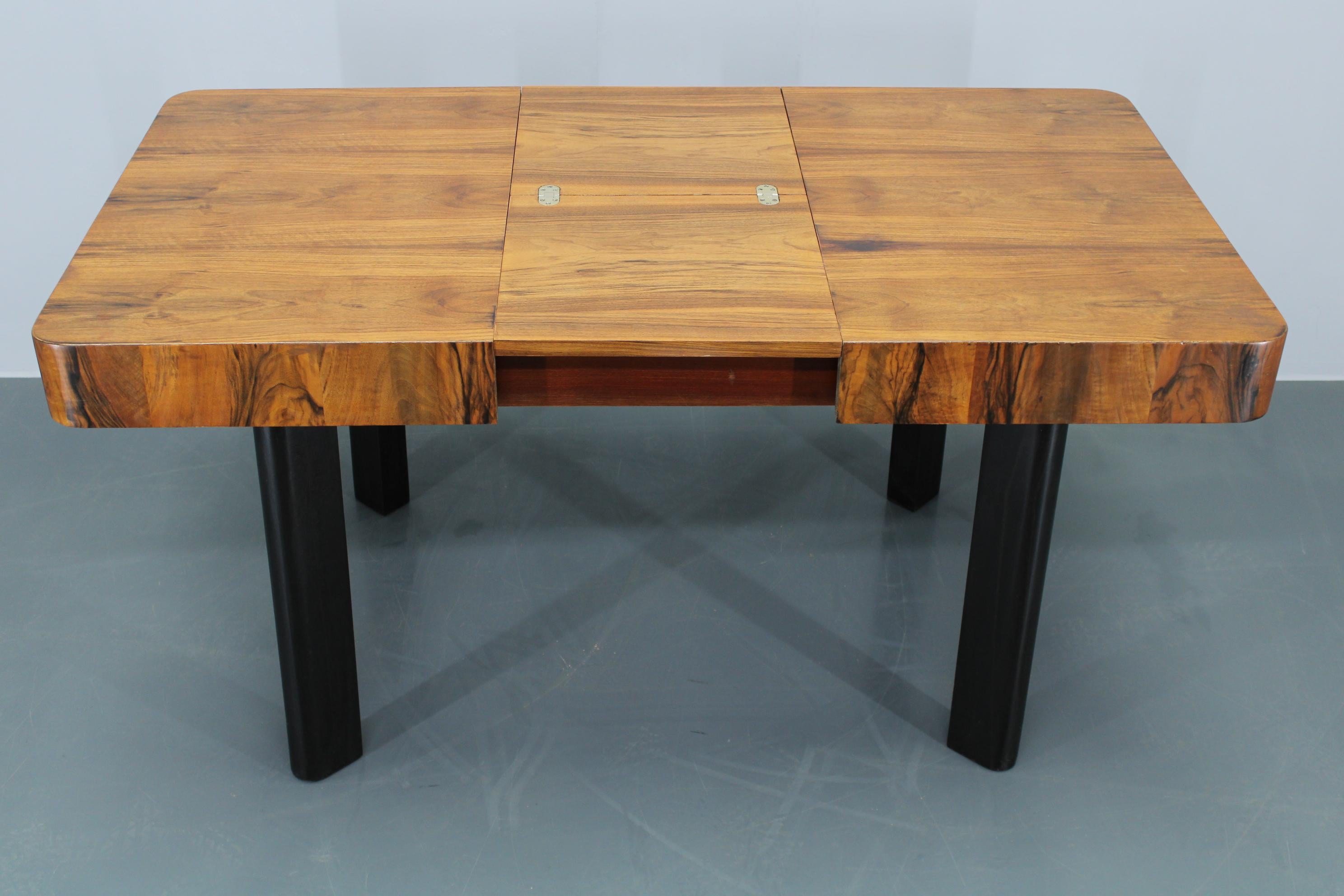 20th Century 1930s Art Deco Extendable Dining Table in Walnut Finish , Czechoslovakia For Sale