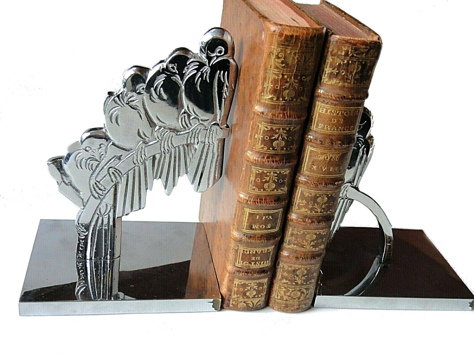 Beautiful Art Deco chromed bronze bookends, depicting swift birds on an arched branch. Engraved BRONZE and signed HERZIG. Originating from France.


  