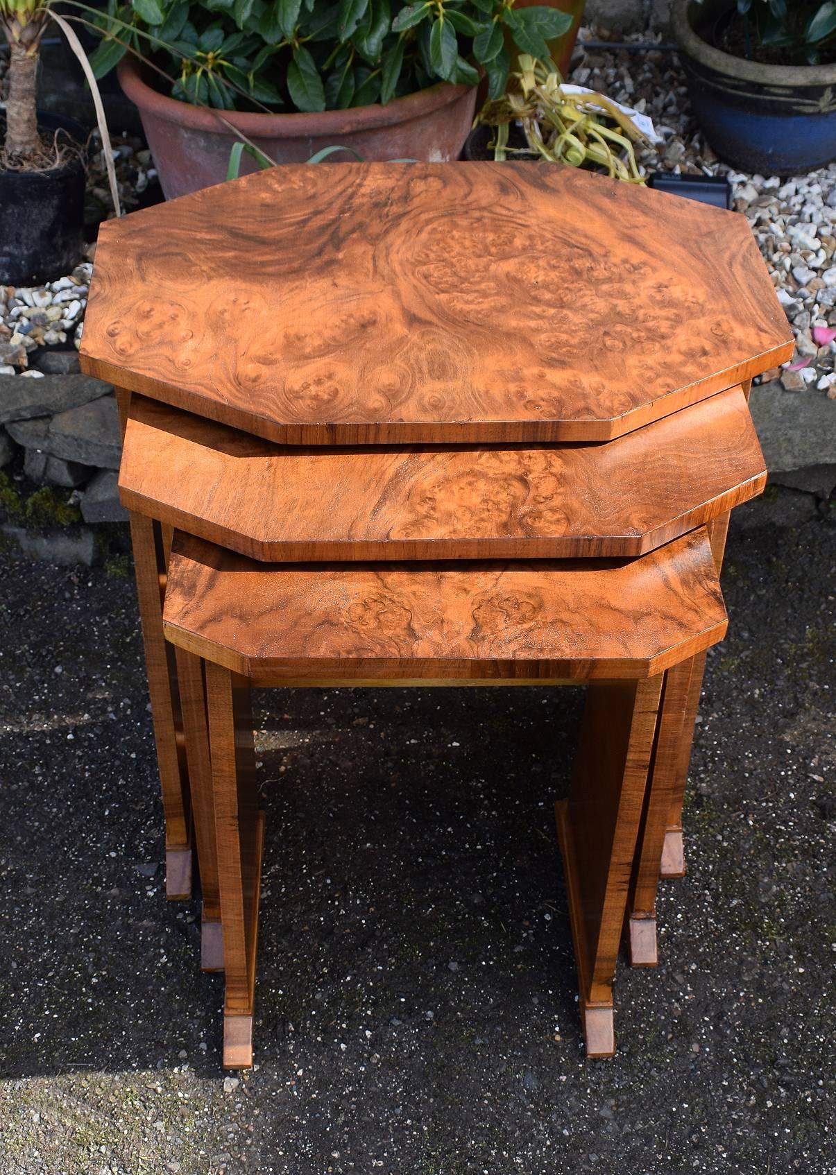 1930s Art Deco Figured Walnut Nest of Three Tables In Good Condition In Devon, England