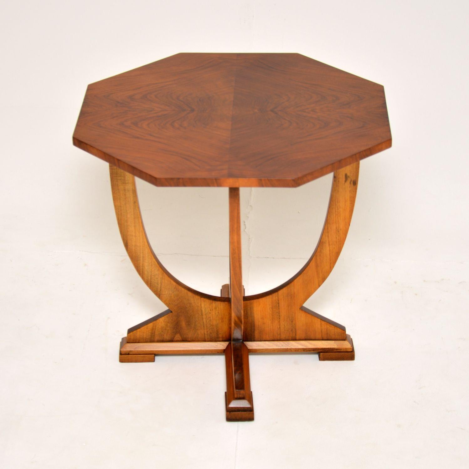 1930's Art Deco Figured Walnut Occasional Coffee / Side Table In Good Condition In London, GB