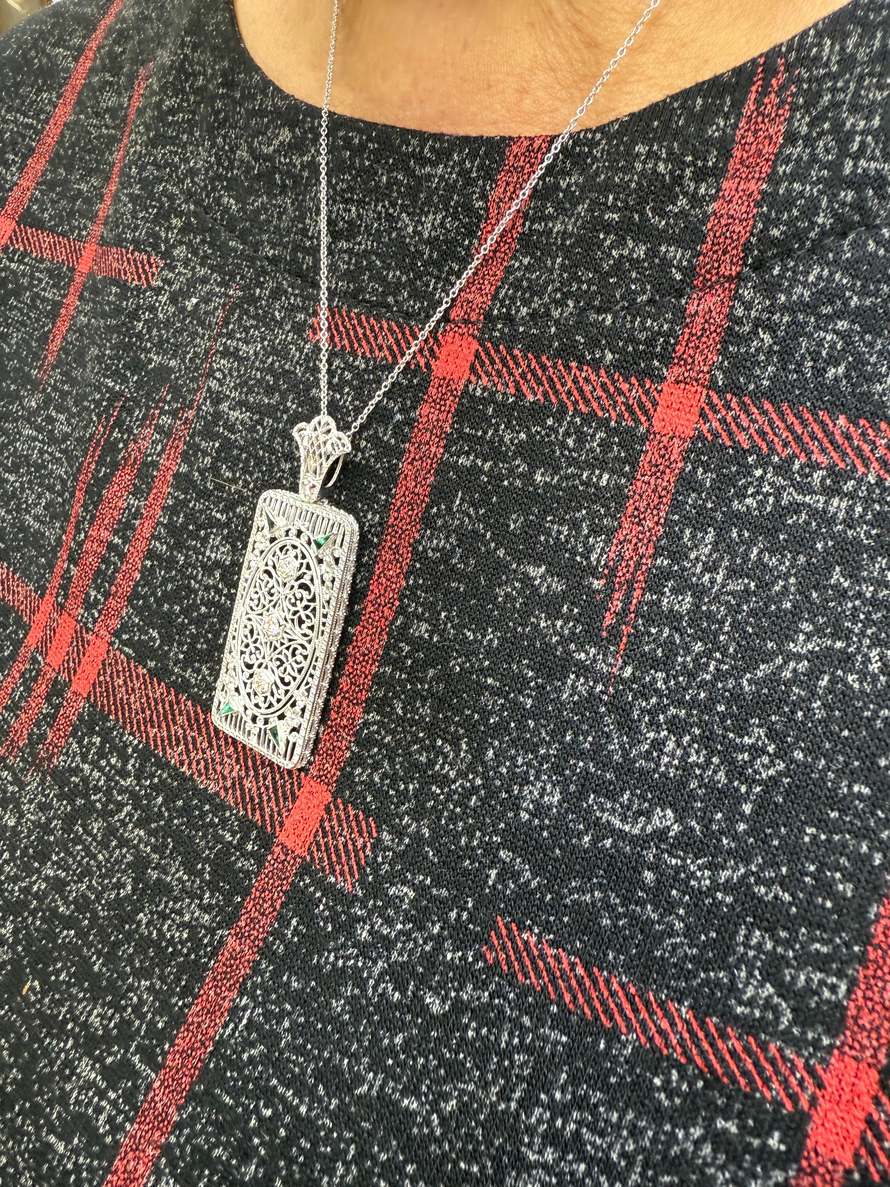 Art Déco Collana con ciondolo in oro bianco 14k con diamanti in filigrana Art Deco 1930 in vendita