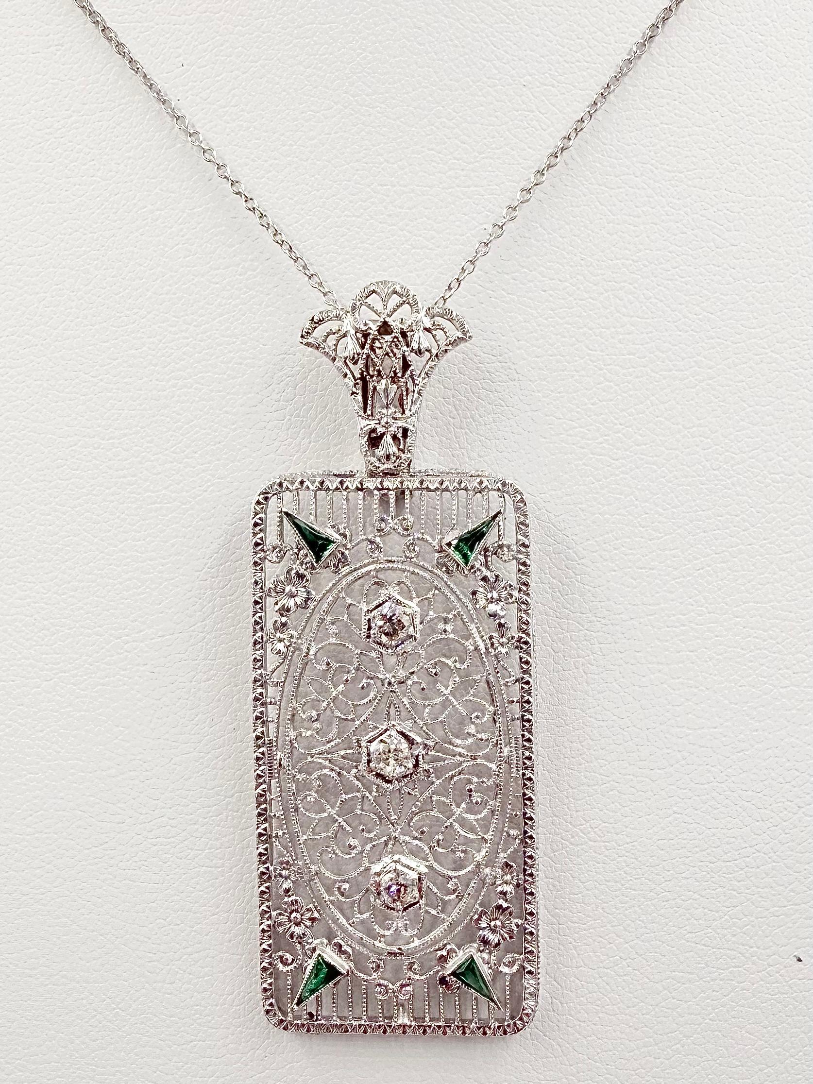 Collana con ciondolo in oro bianco 14k con diamanti in filigrana Art Deco 1930 in vendita 3