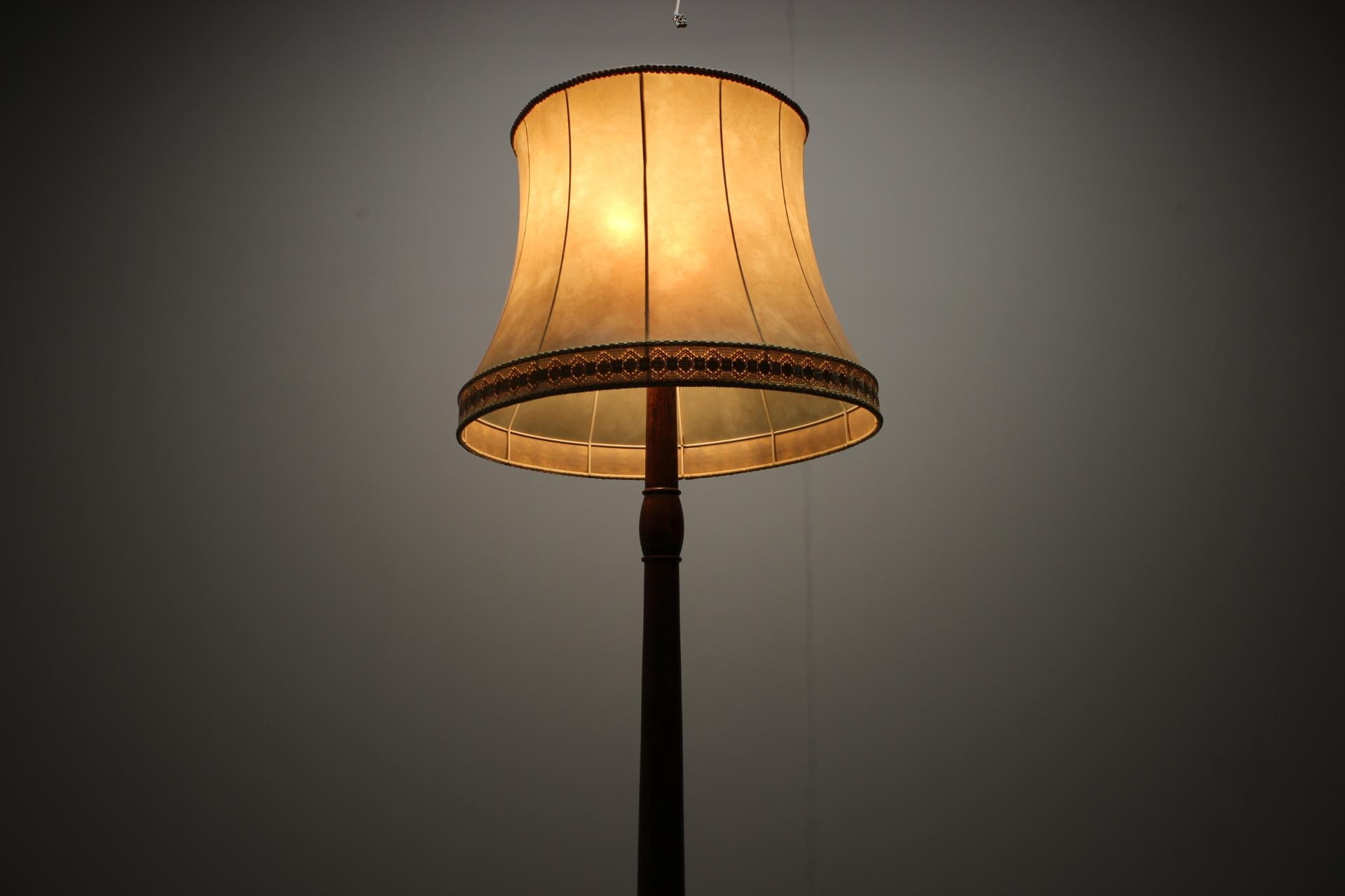 Lámpara de pie Art Decó de los años 30, Checoslovaquia en venta 7