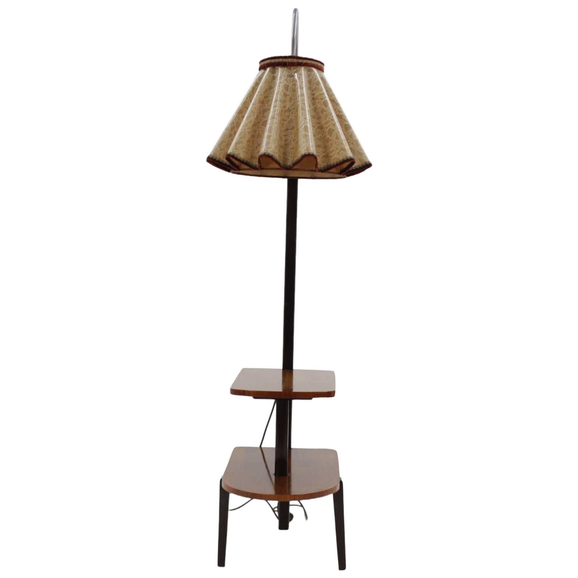 - Cette lampe est en bon état d'origine.
- Câble électrique en partie neuf.
- Abat-jour original en bon état.