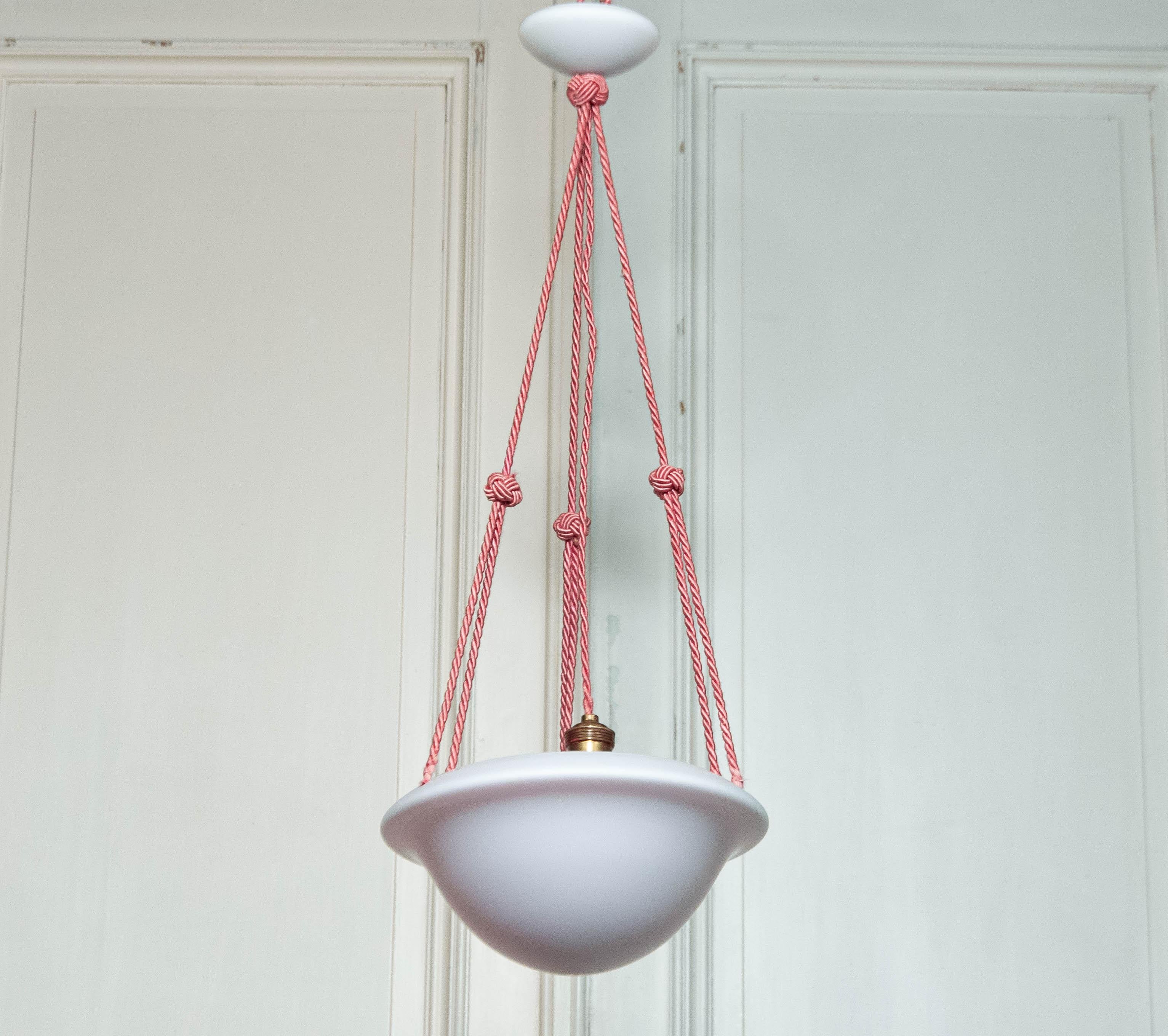 1930s Art Deco France Pink Frosted Glass Pendant In Good Condition For Sale In Silvolde, Gelderland