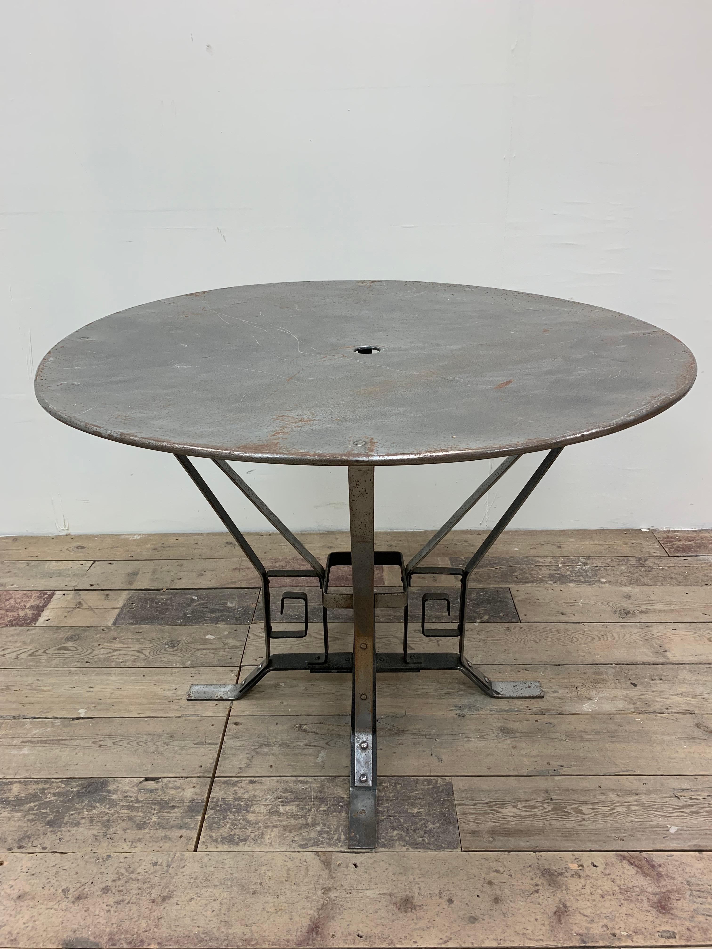 Mid-20th Century 1930s Art Deco French Architecturally Inspired Polished Metal Garden Table  For Sale