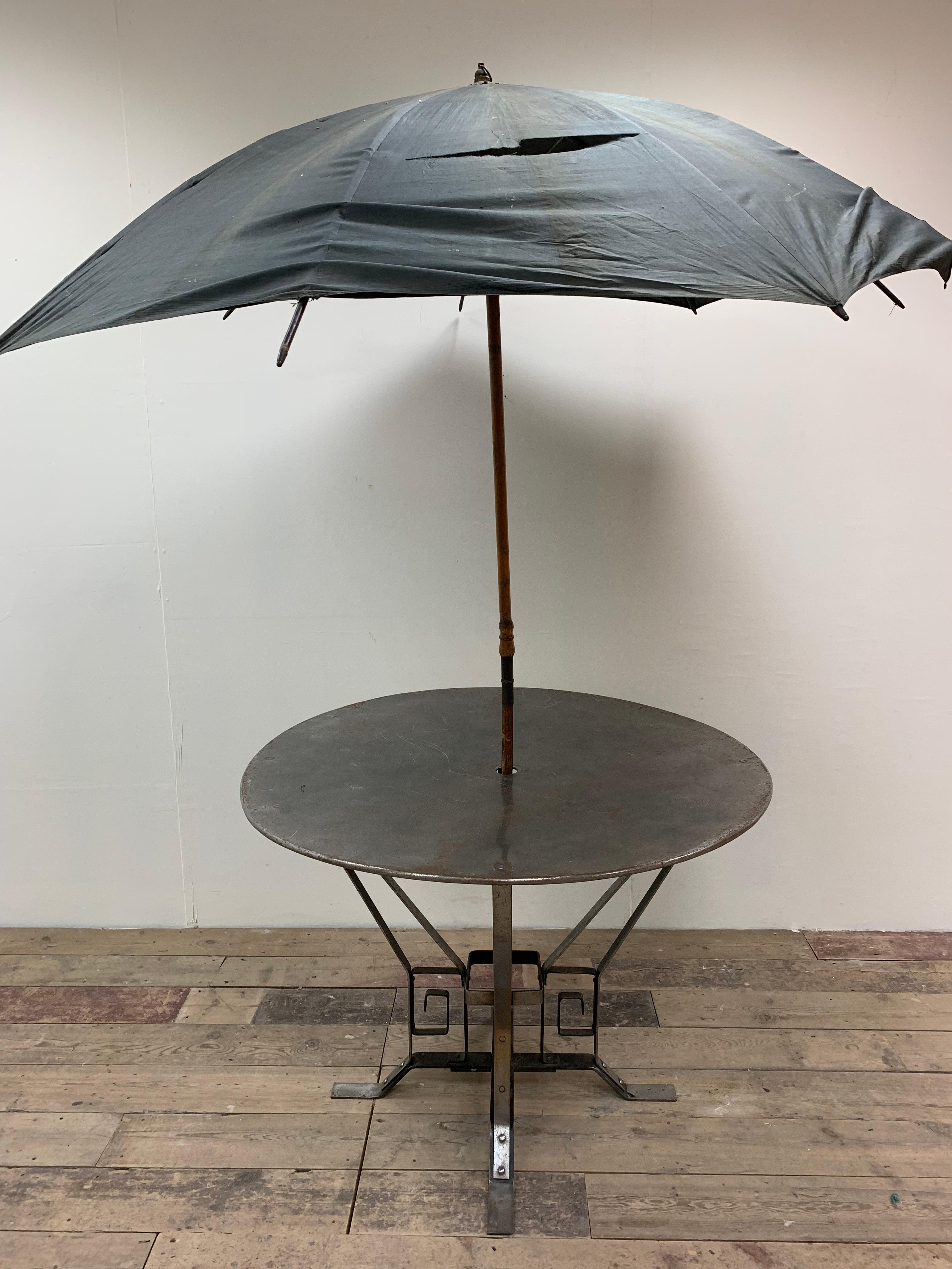 Mid-20th Century 1930s Art Deco French architecturally inspired polished metal Garden table For Sale