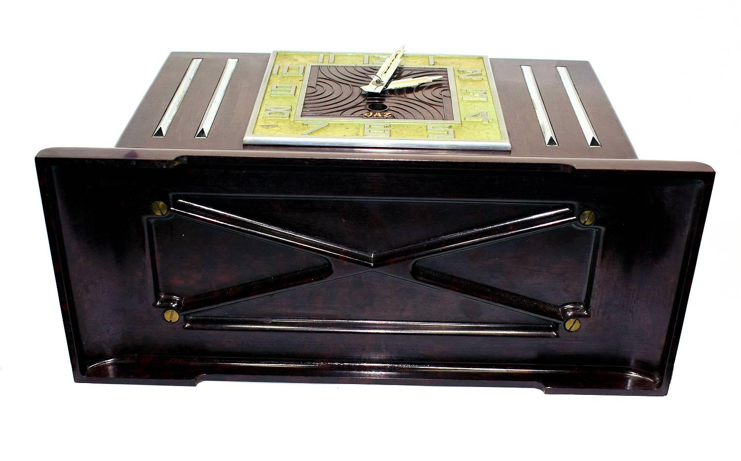 Français Pendule de cheminée Art Déco en bakélite française des années 1930 par Jaz