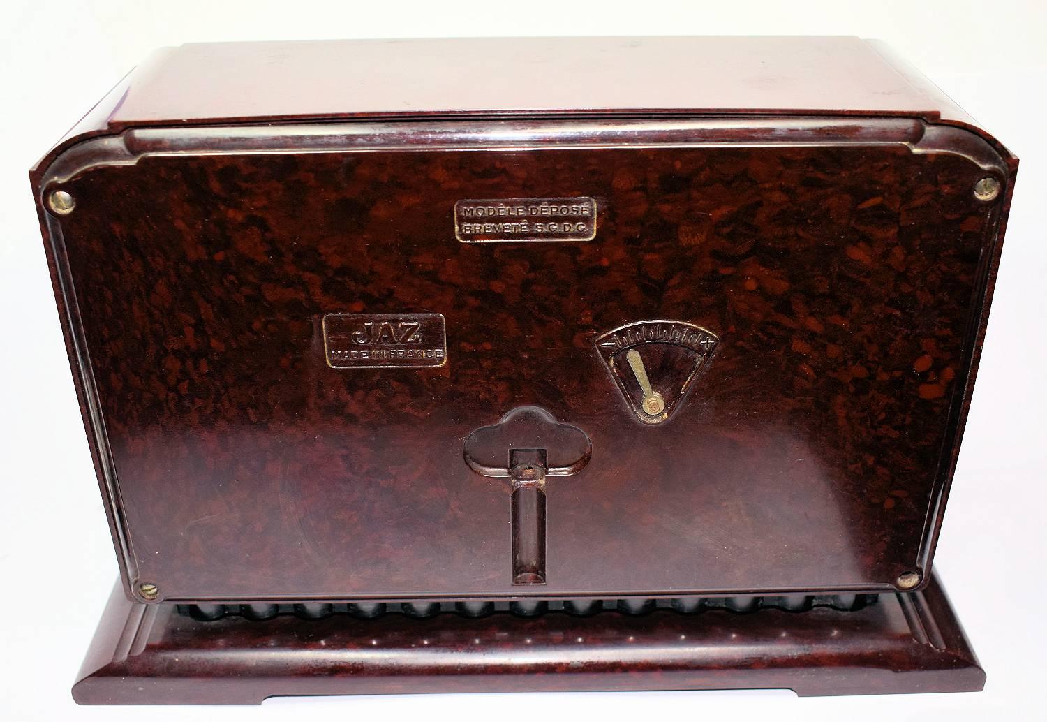 Bakélite Pendule de cheminée Art Déco en bakélite française des années 1930 par Jaz