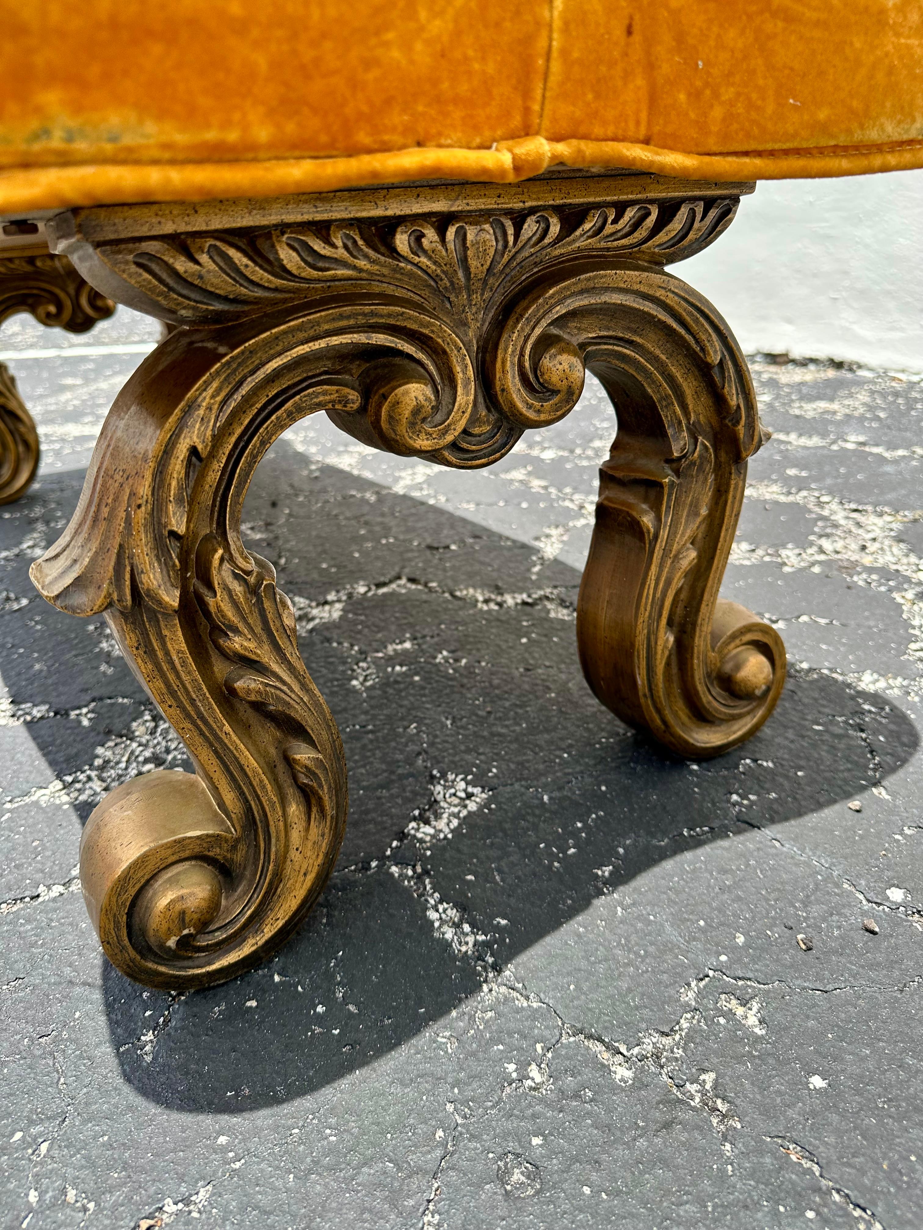 1930s Art Deco French Gilt Carved Wood Yellow Velvet Bench For Sale 6