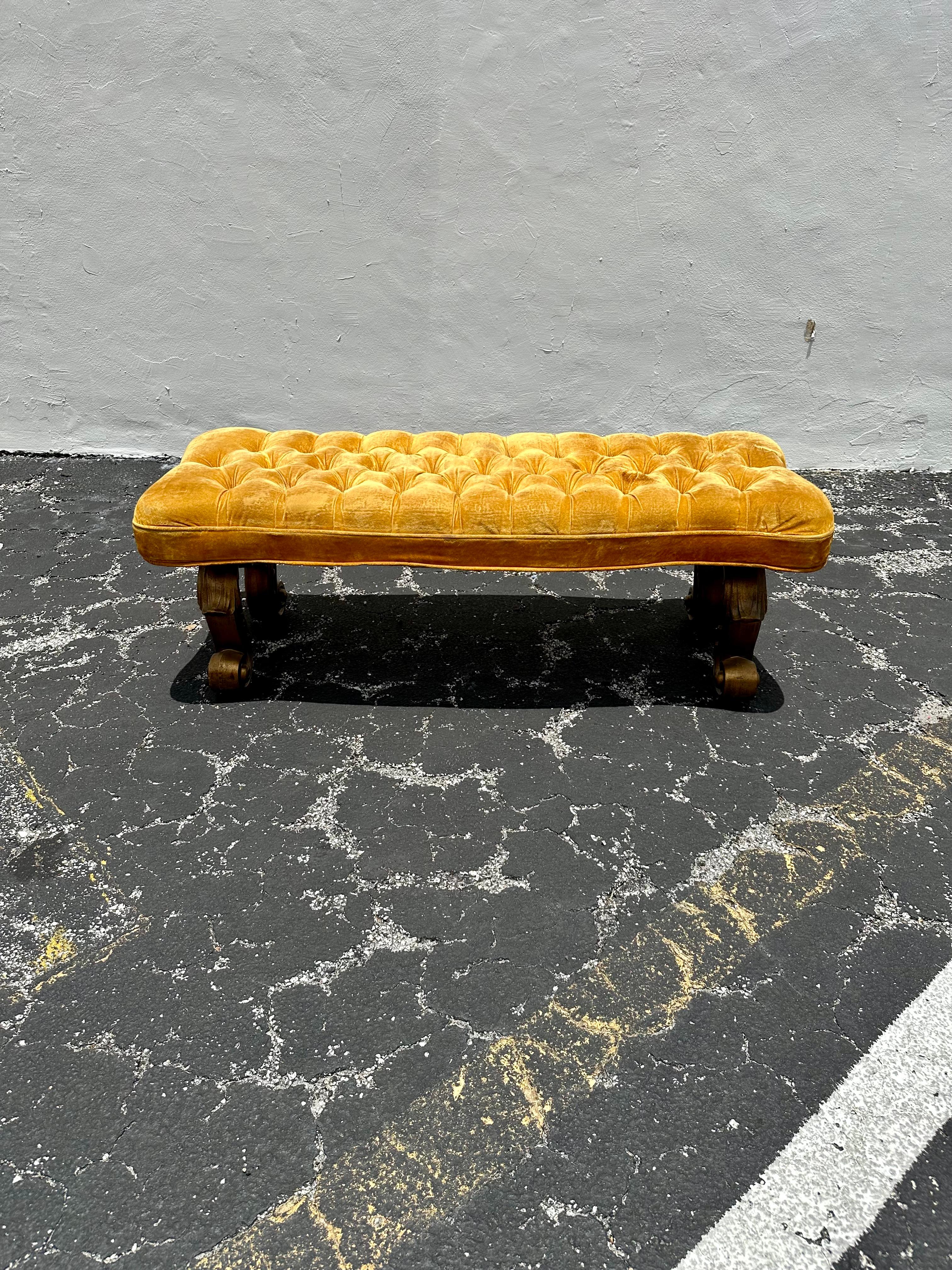 1930s Art Deco French Gilt Carved Wood Yellow Velvet Bench In Good Condition For Sale In Fort Lauderdale, FL