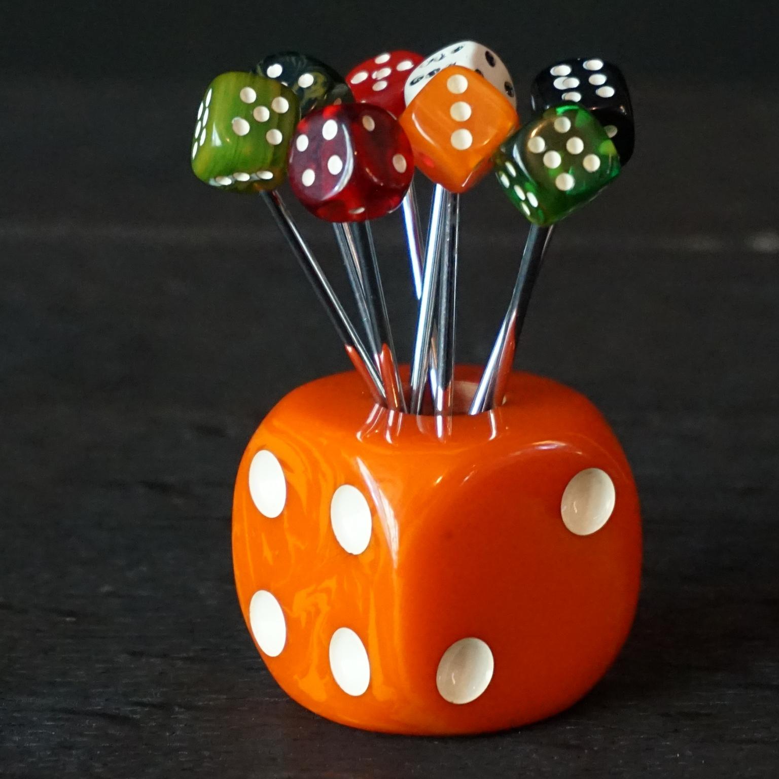 1930s Art Deco French Orange Bakelite Dice Holder with 8 Dice Cocktail Picks In Good Condition In Haarlem, NL