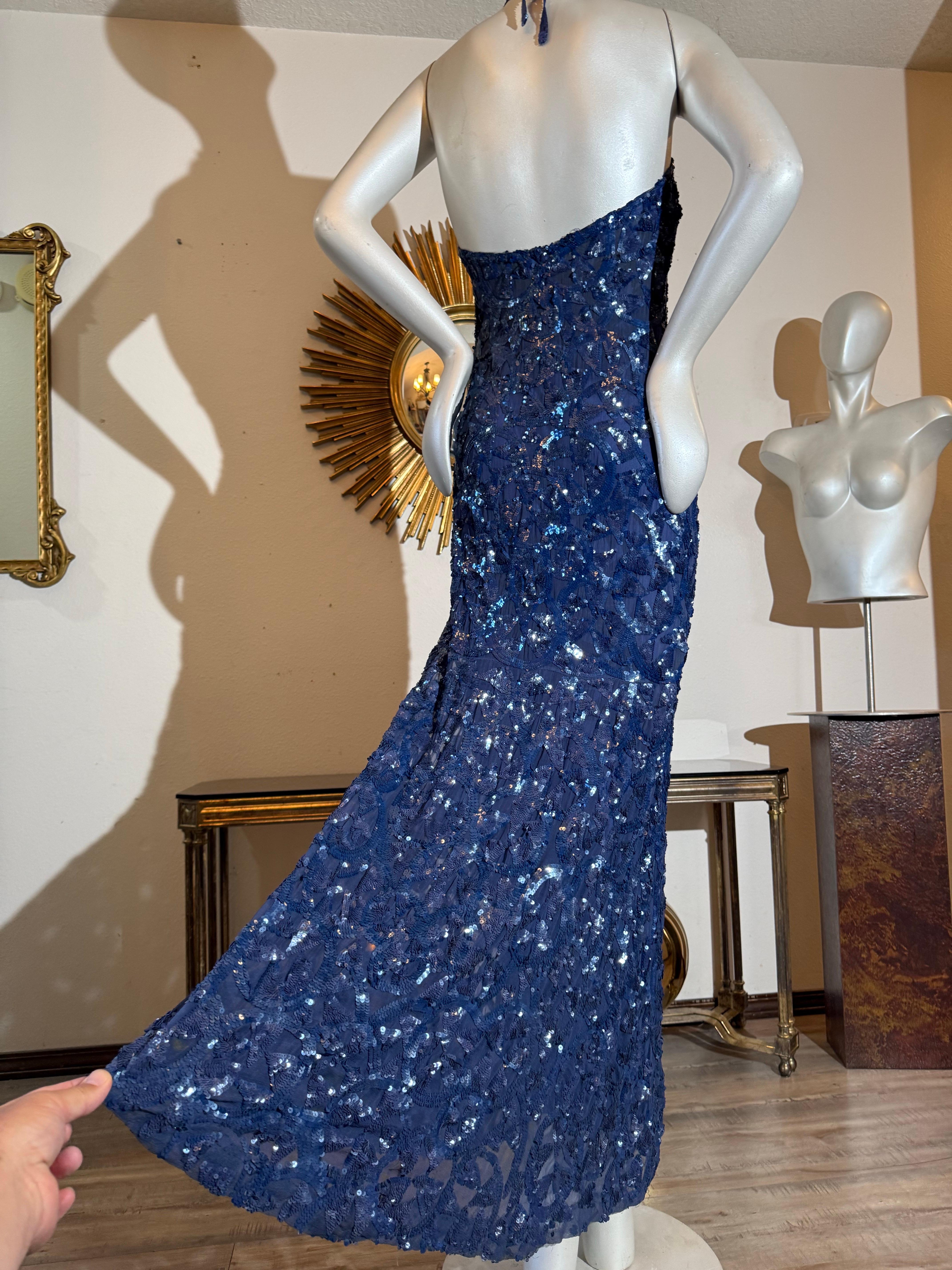1930s Art Deco Entièrement pailleté Robe sirène en mousseline de soie bleu cobalt dos nu en vente 5