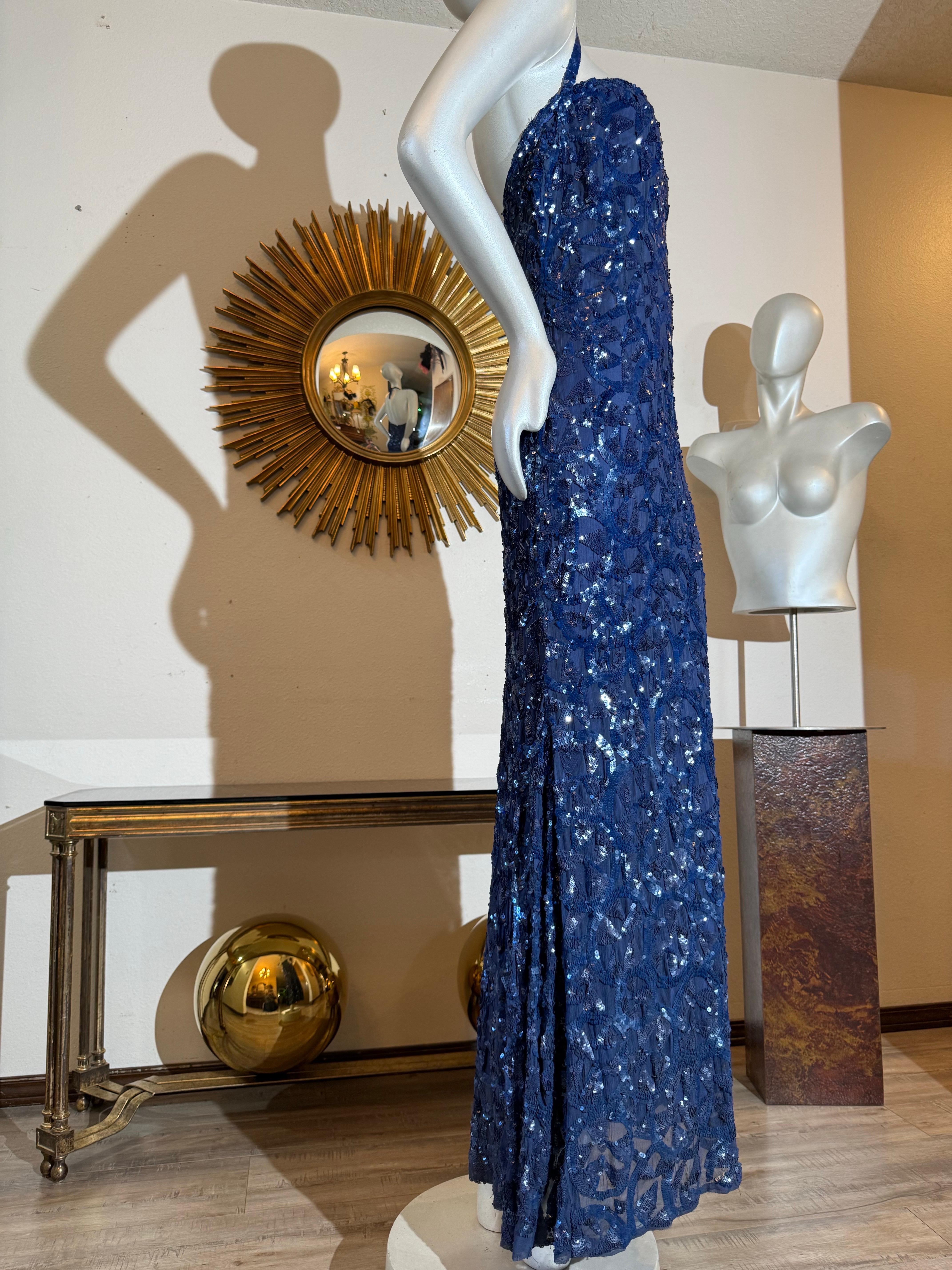 1930s Art Deco Entièrement pailleté Robe sirène en mousseline de soie bleu cobalt dos nu en vente 6