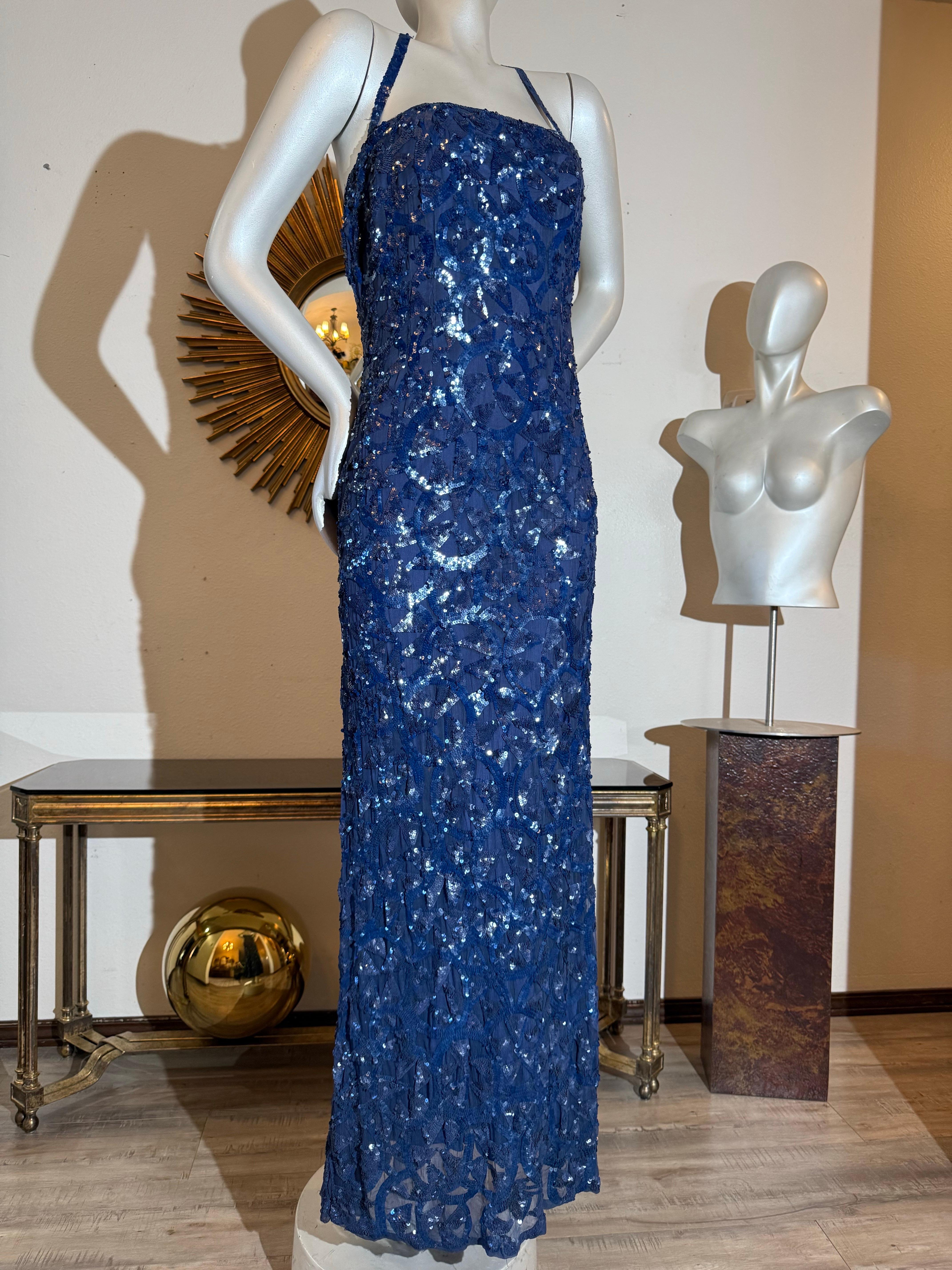 1930s Art Deco Entièrement pailleté Robe sirène en mousseline de soie bleu cobalt dos nu en vente 7