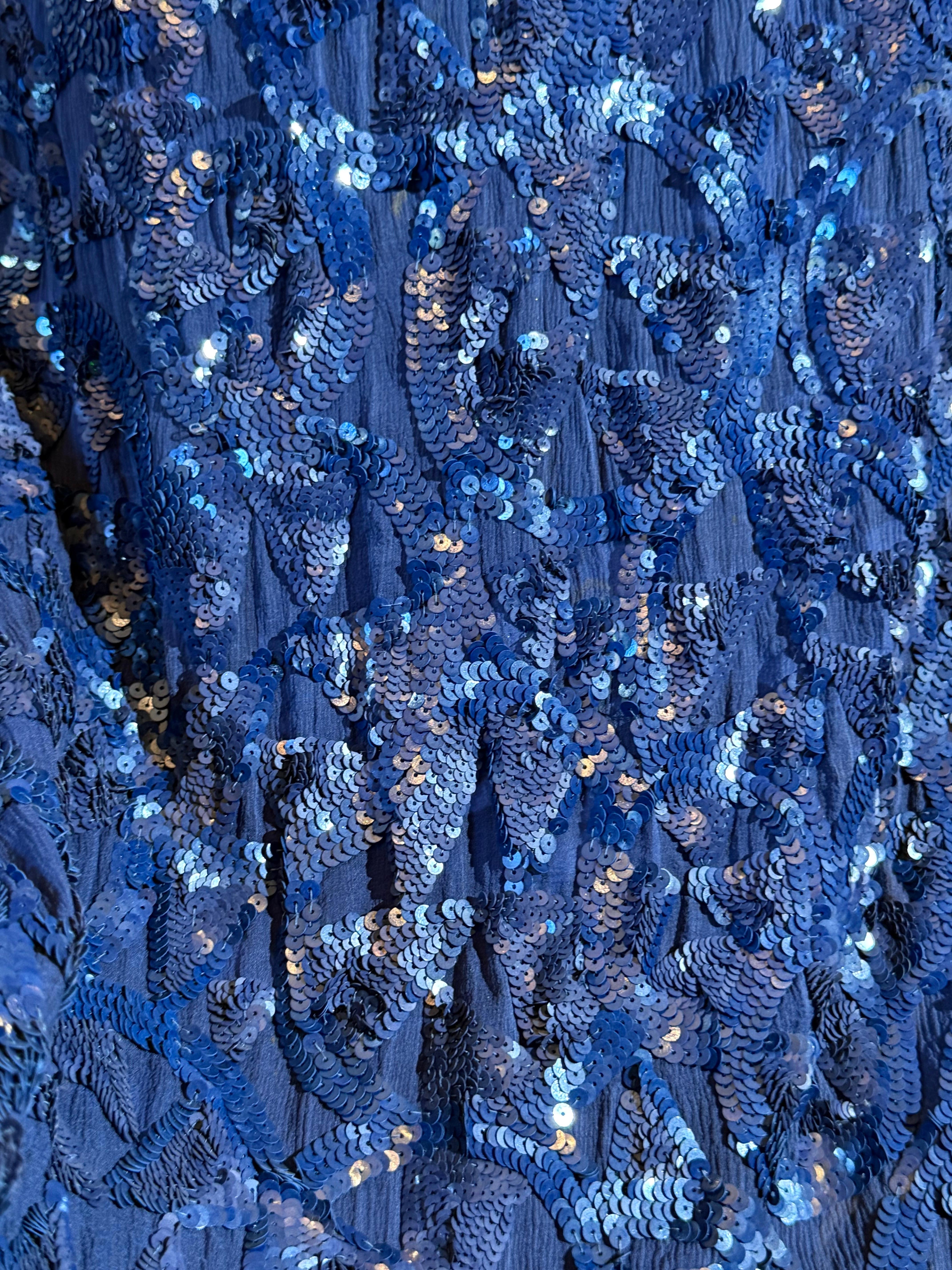 1930s Art Deco Entièrement pailleté Robe sirène en mousseline de soie bleu cobalt dos nu en vente 8