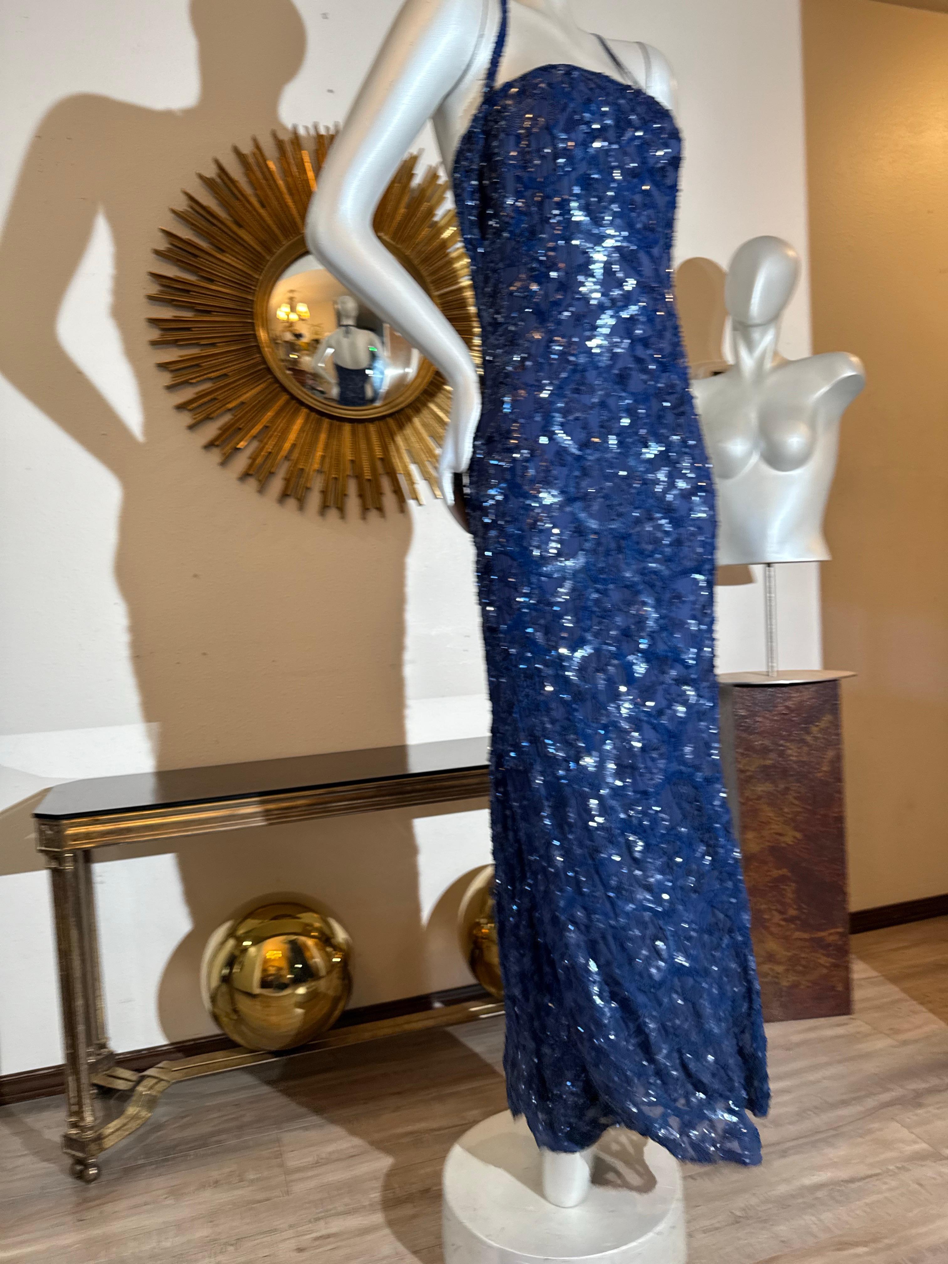 1930s Art Deco Entièrement pailleté Robe sirène en mousseline de soie bleu cobalt dos nu en vente 12