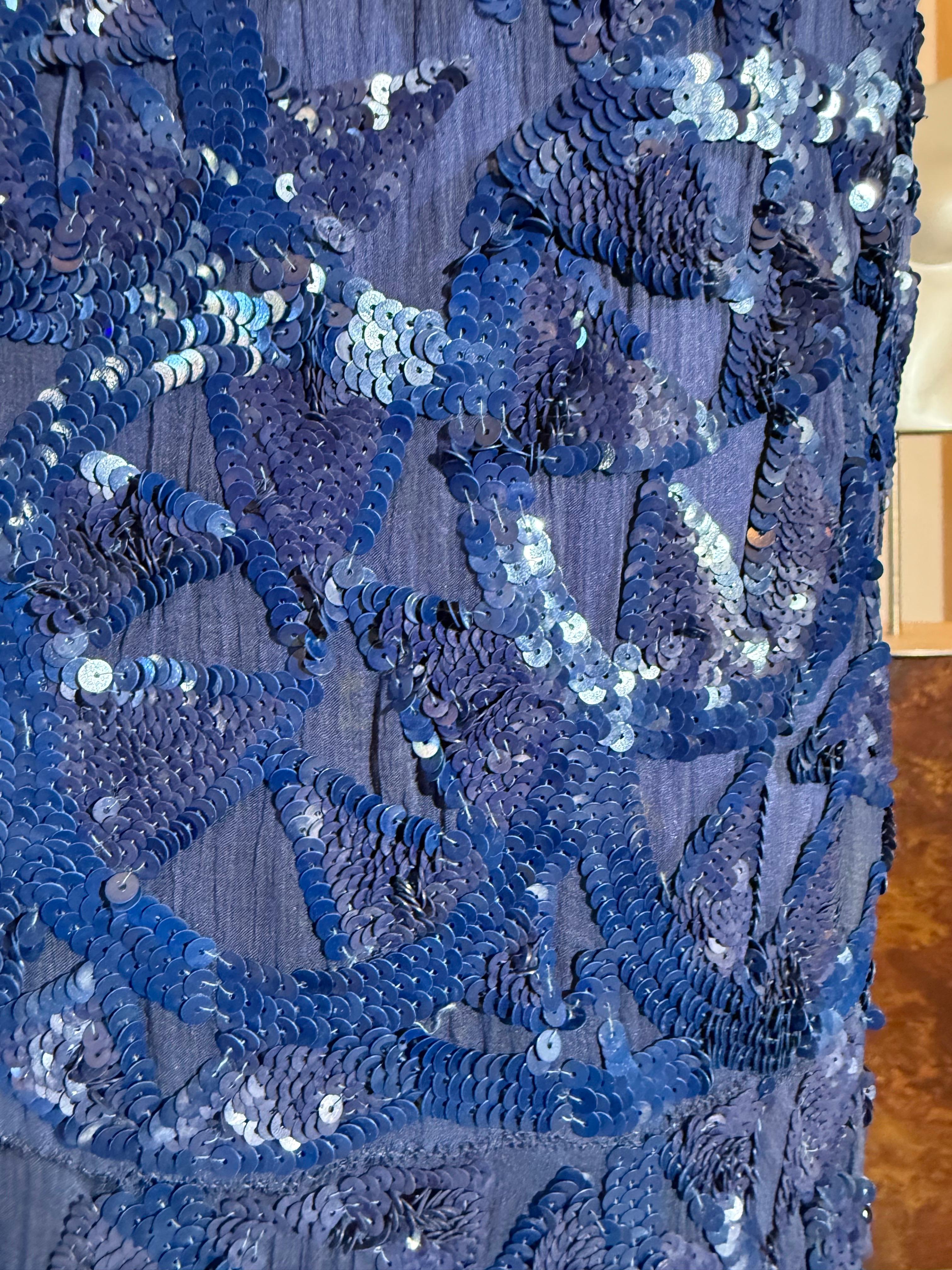 1930s Art Deco Entièrement pailleté Robe sirène en mousseline de soie bleu cobalt dos nu en vente 14