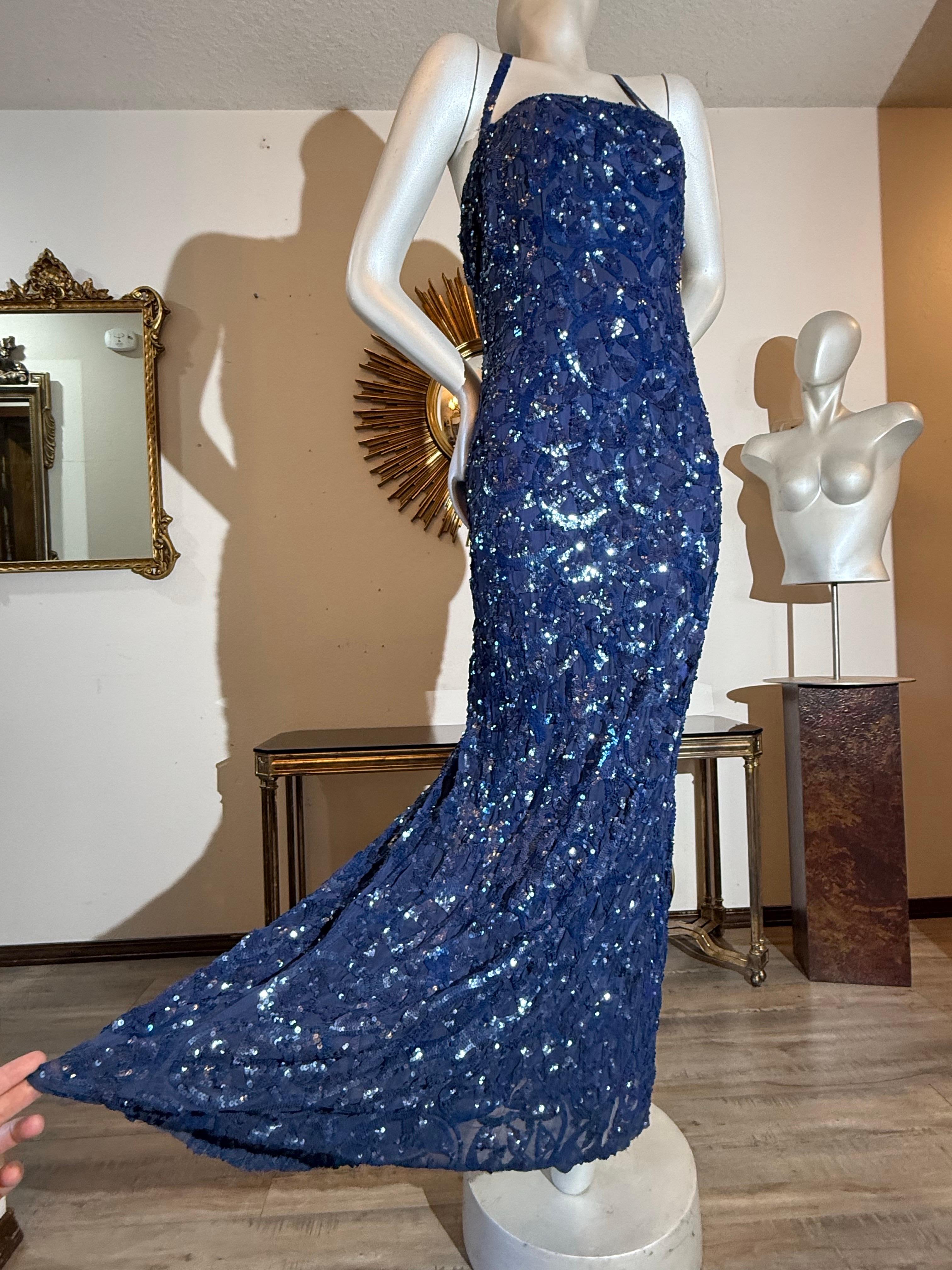 1930s Art Deco Entièrement pailleté Robe sirène en mousseline de soie bleu cobalt dos nu Pour femmes en vente