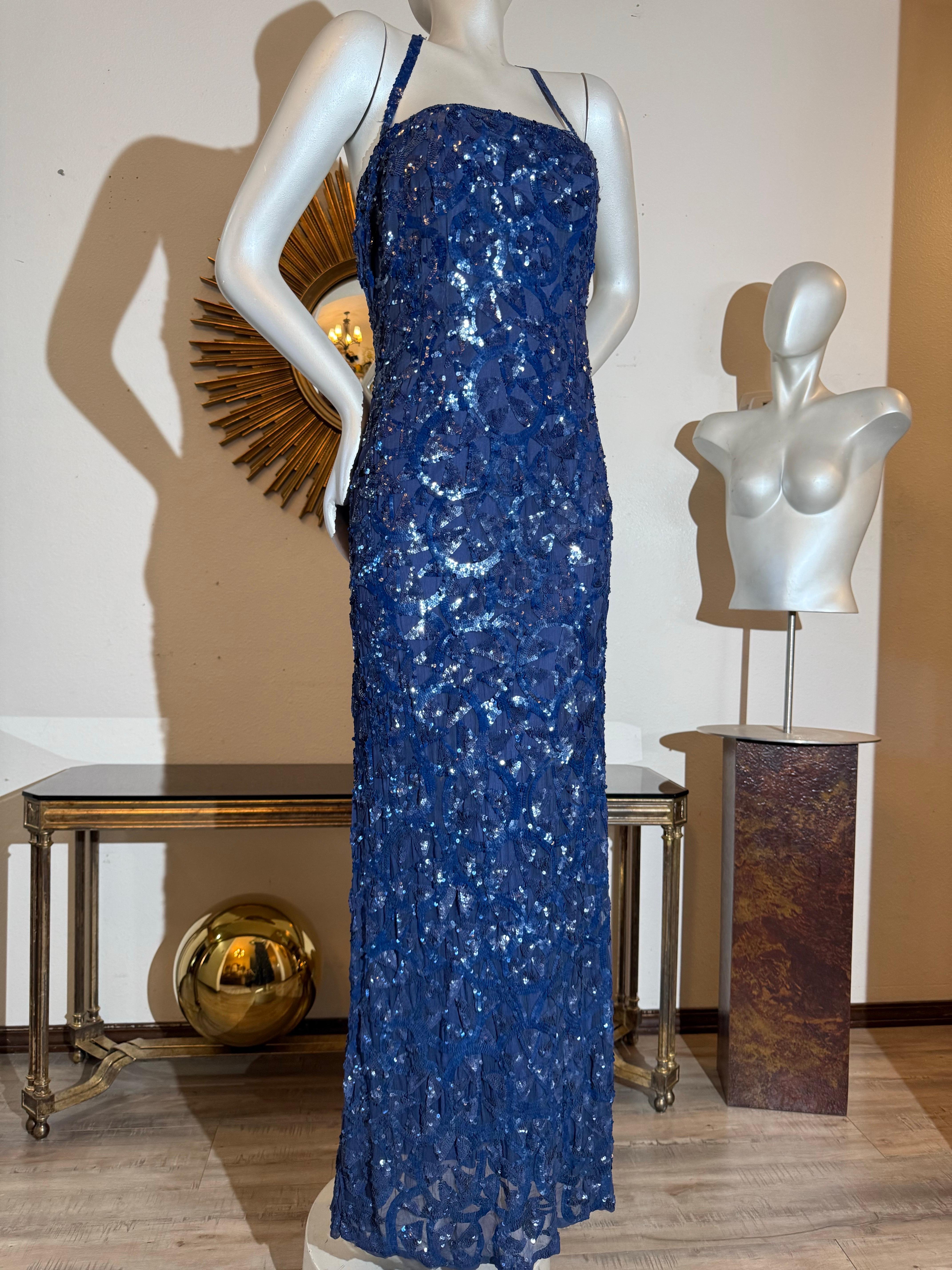 1930s Art Deco Entièrement pailleté Robe sirène en mousseline de soie bleu cobalt dos nu en vente 1