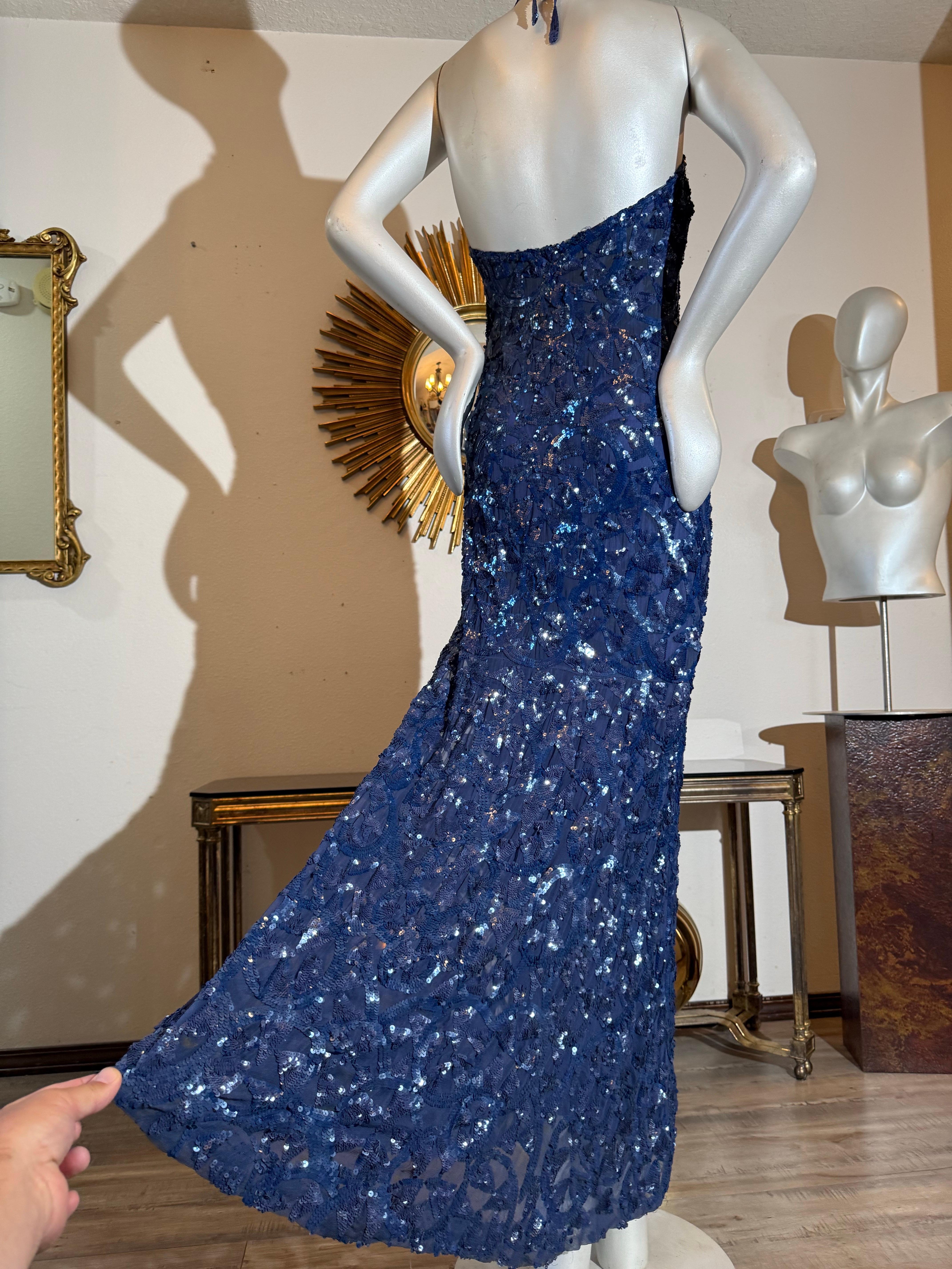 1930s Art Deco Entièrement pailleté Robe sirène en mousseline de soie bleu cobalt dos nu en vente 2