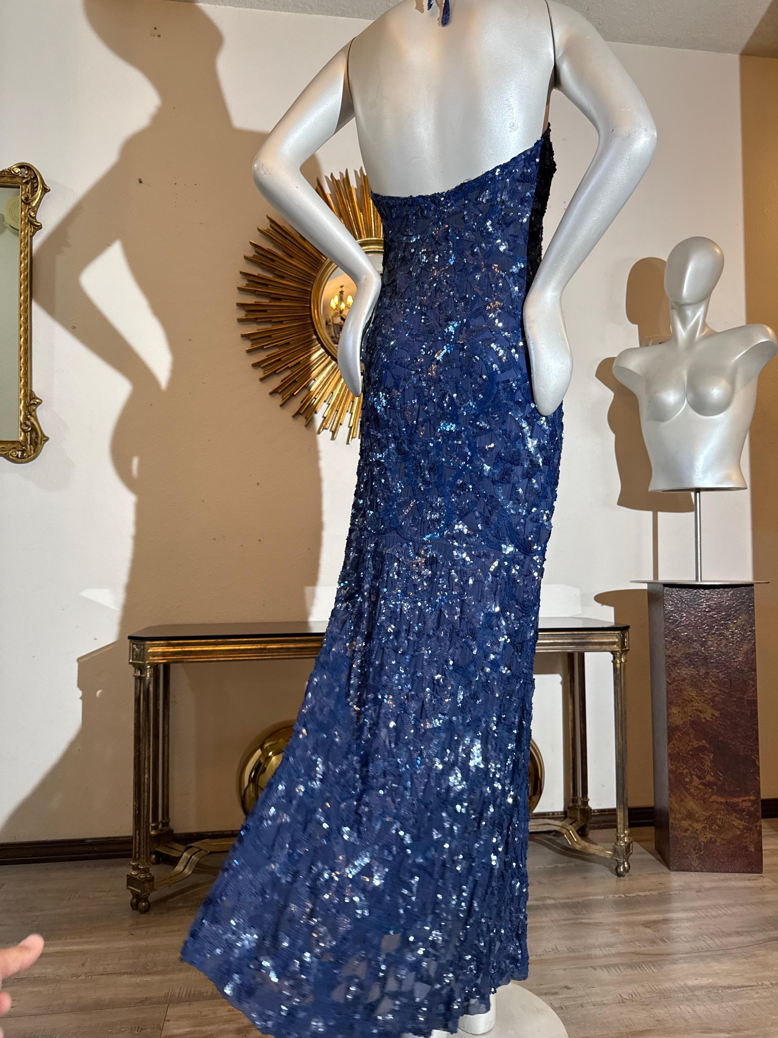 1930s Art Deco Entièrement pailleté Robe sirène en mousseline de soie bleu cobalt dos nu en vente 3