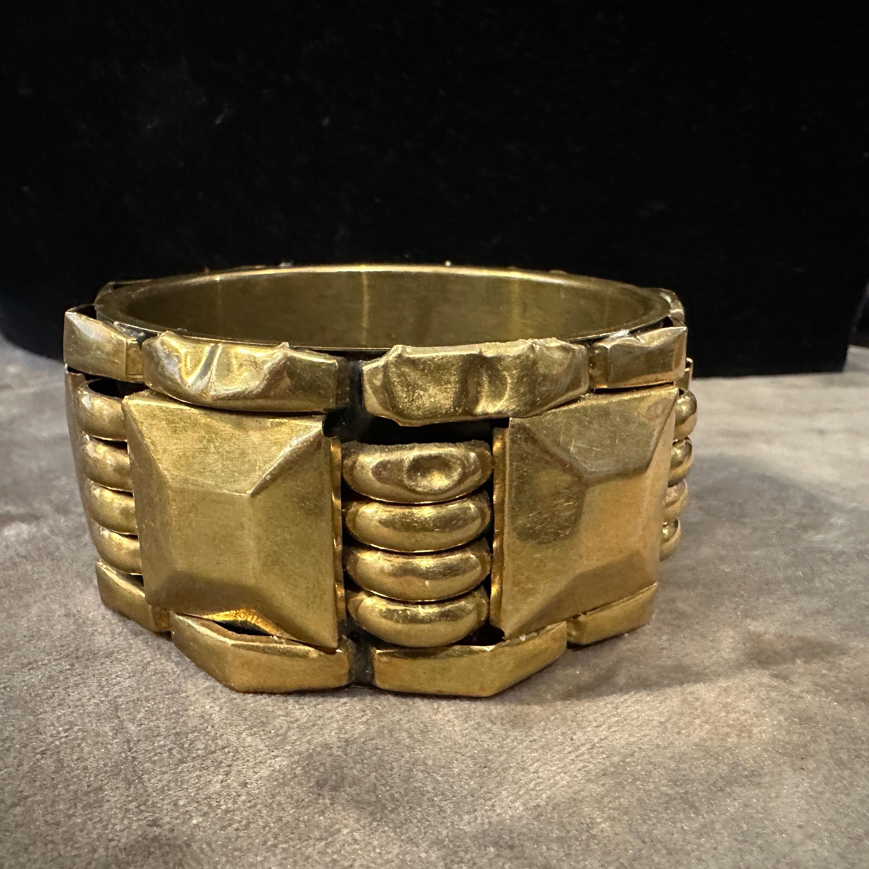 1930s Art Deco Gilded Metal Bangle Bracelet For Sale 3