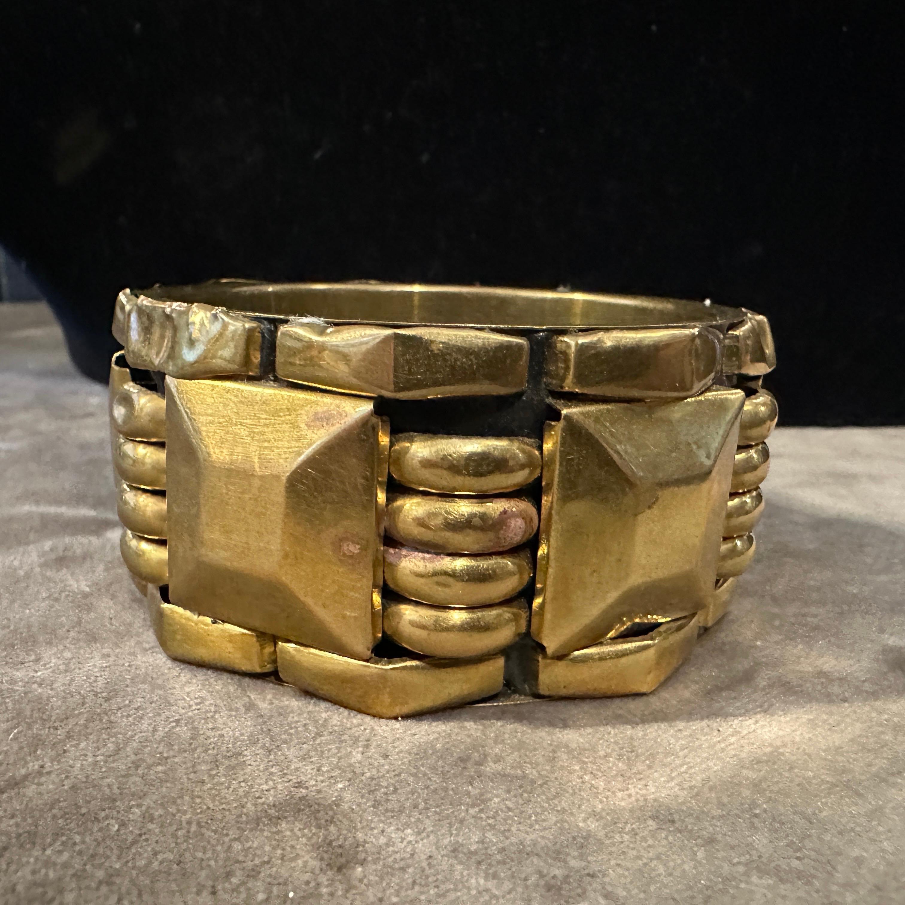 1930s Art Deco Gilded Metal Bangle Bracelet For Sale 5