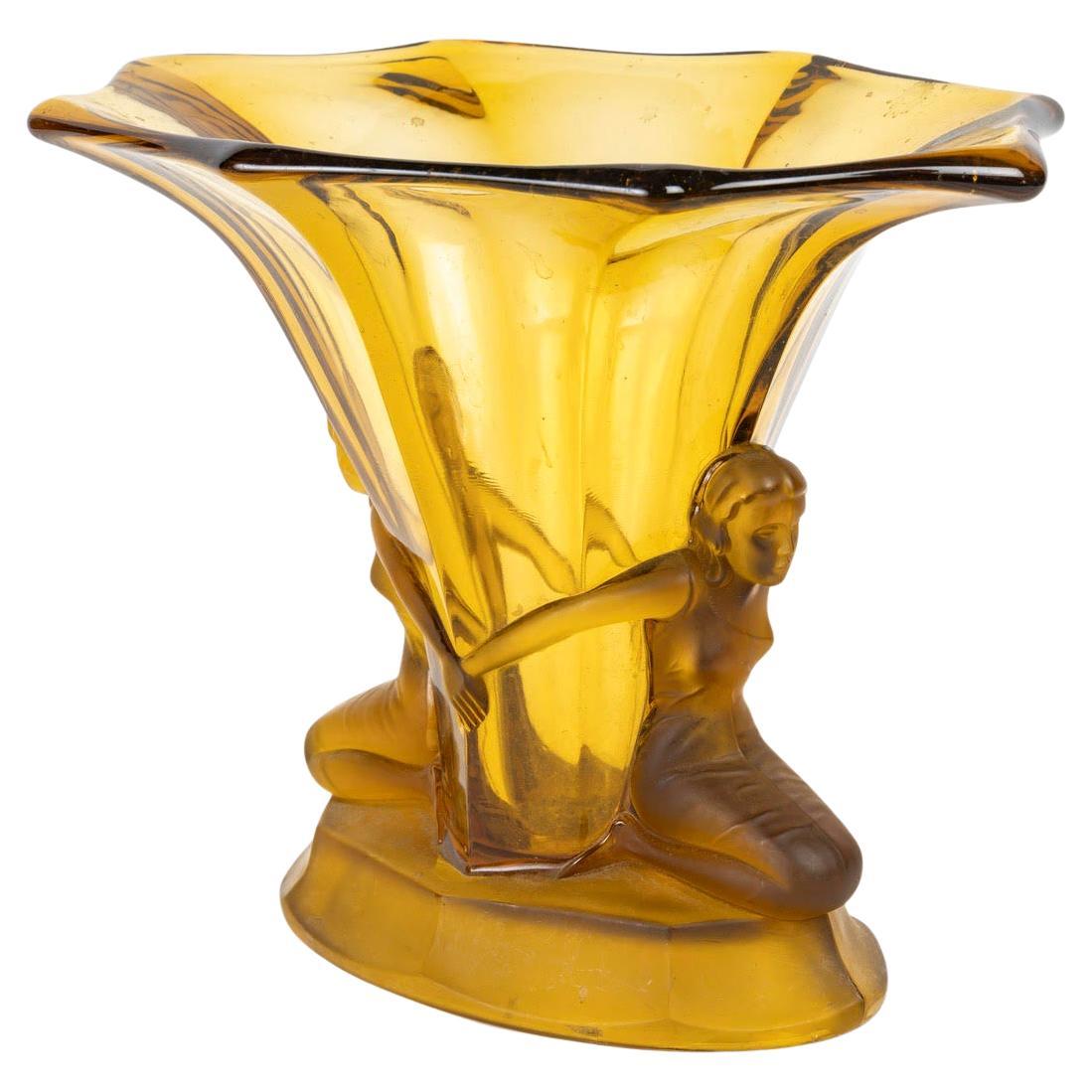 Calice Art Deco del 1930 in pasta di vetro gialla.