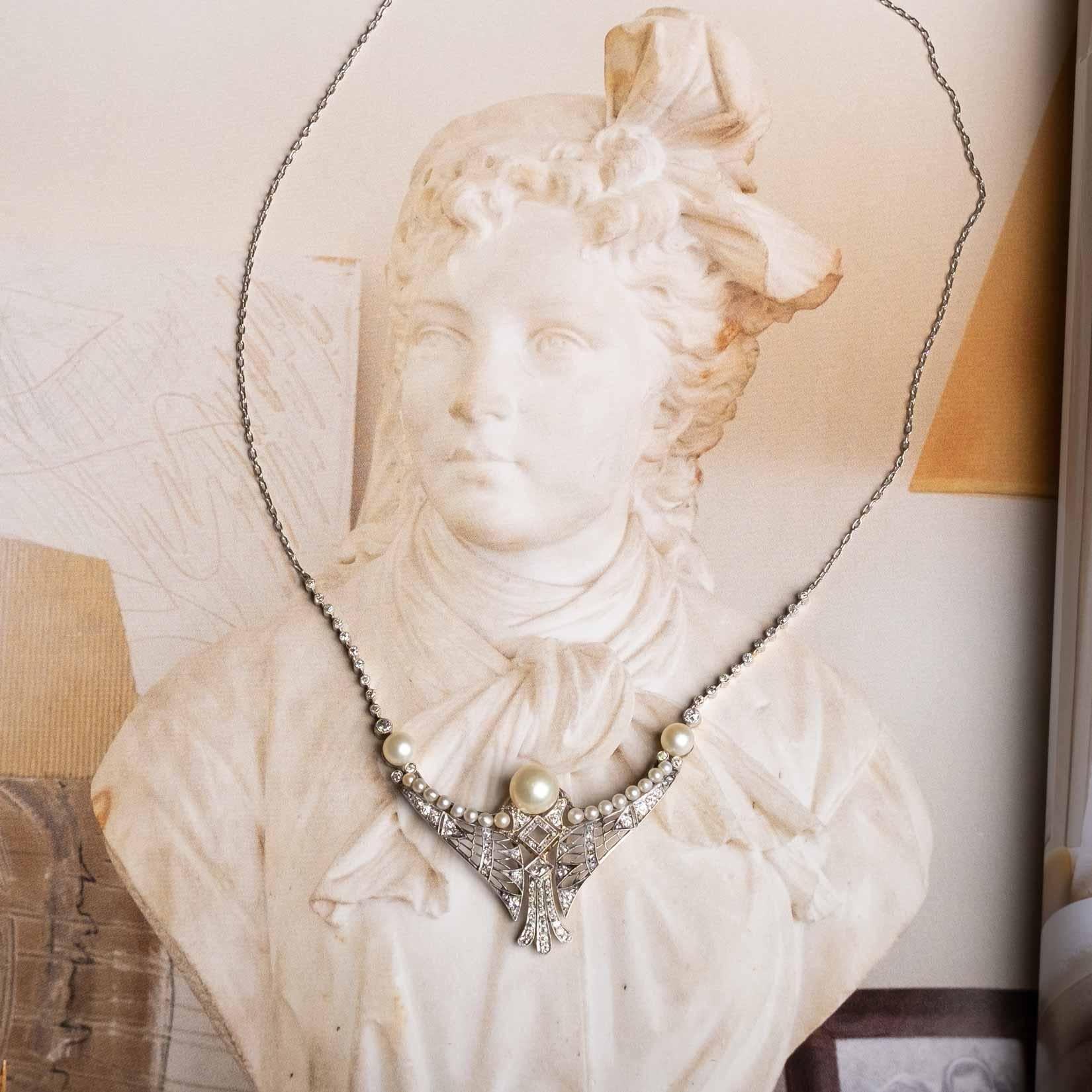 Art Déco Collana Art Deco anni '30 in oro e platino con diamanti e perle coltivate in vendita