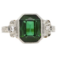 Bague Art déco des années 1930 en or 14 carats avec tourmaline verte et diamants surmontés de platine