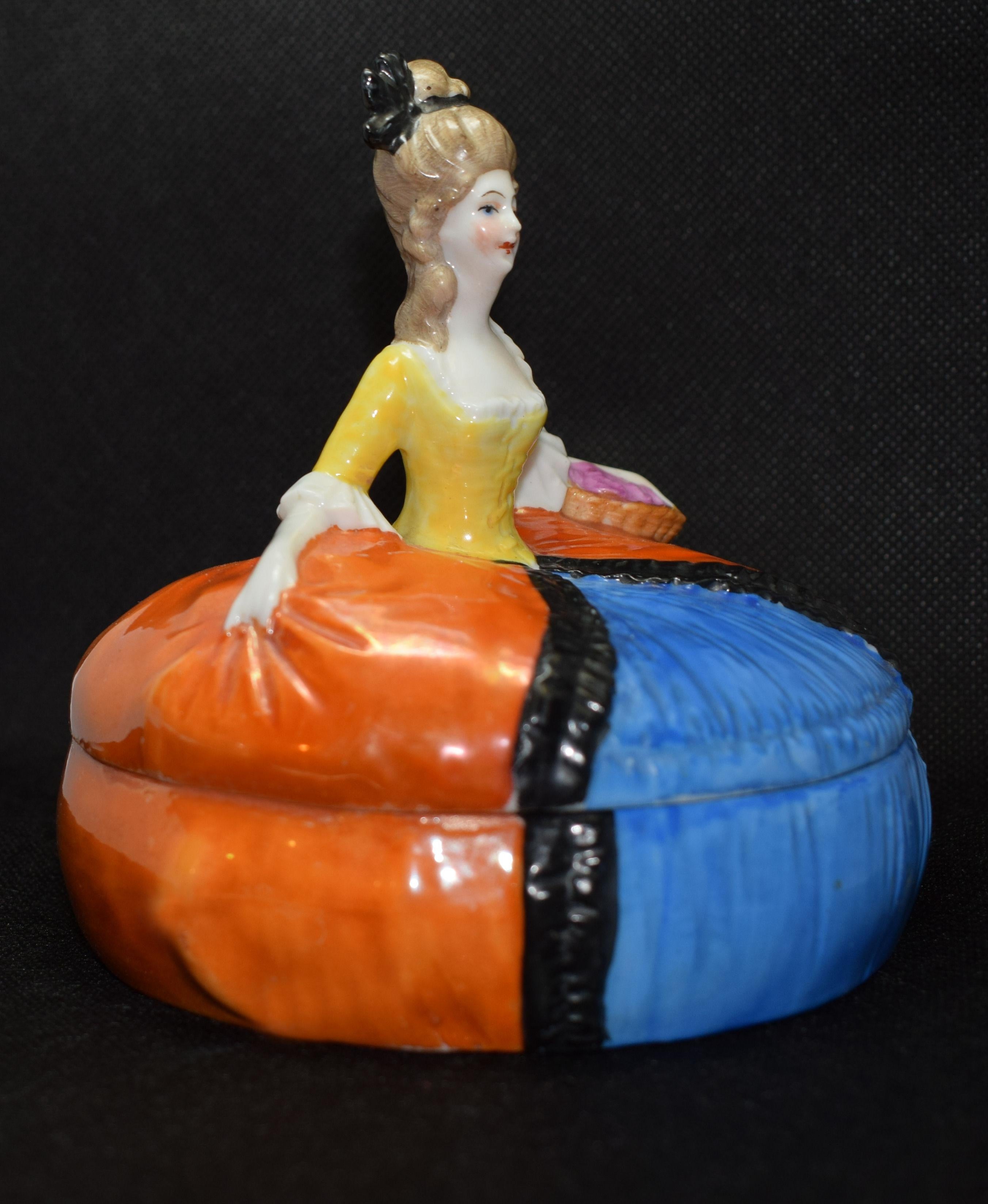 1930s Art Deco Half Doll Powder Bowl In Good Condition For Sale In Devon, England