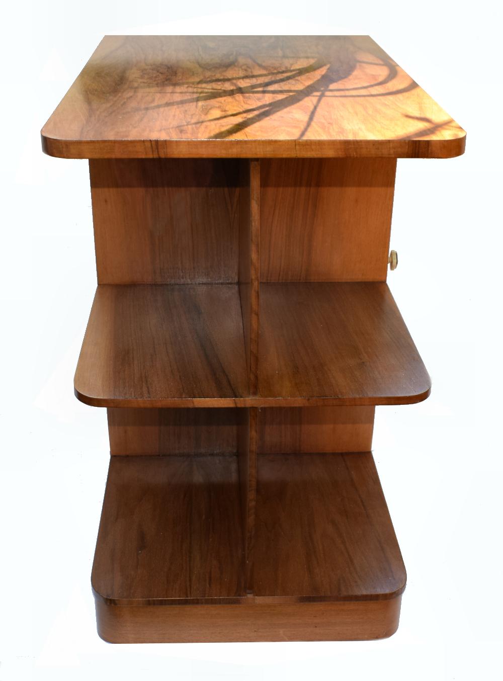 Stunning 1930s figured walnut 1930s Art Deco coffee/ book table. This is a really stylish period piece in fabulous condition with great figured walnut all-over, still retains it's original Bakelite handle. Ideal size for displaying and storage with