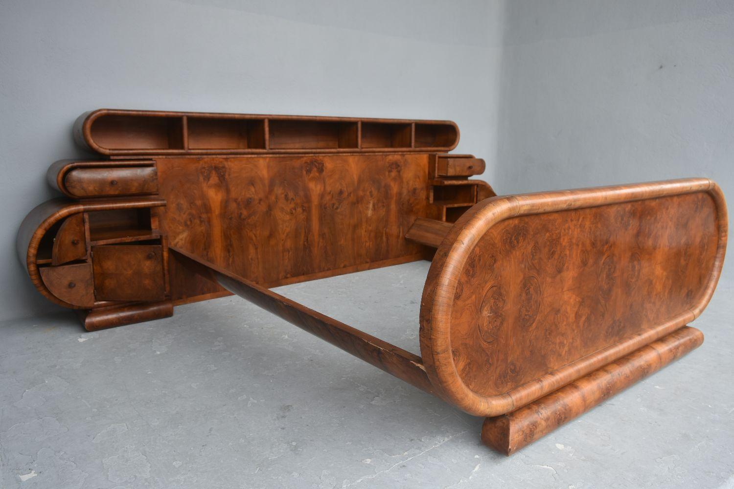 1930s Art Deco Hollywood Bed in Walnut Burl Veneer with its Curved 4