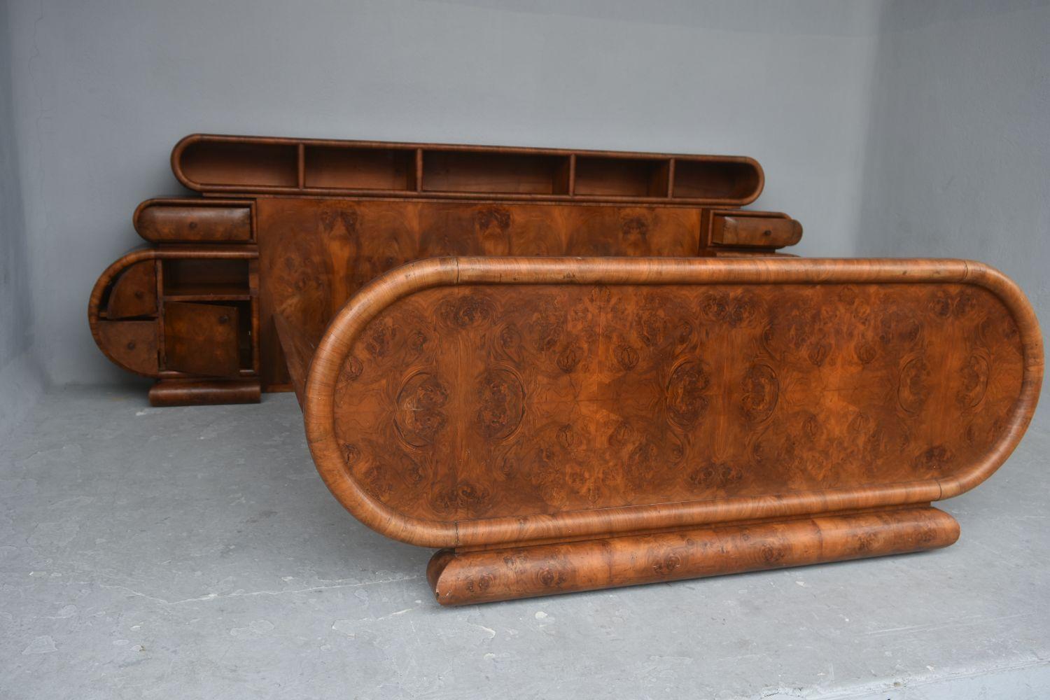 1930s Art Deco Hollywood Bed in Walnut Burl Veneer with its Curved 5