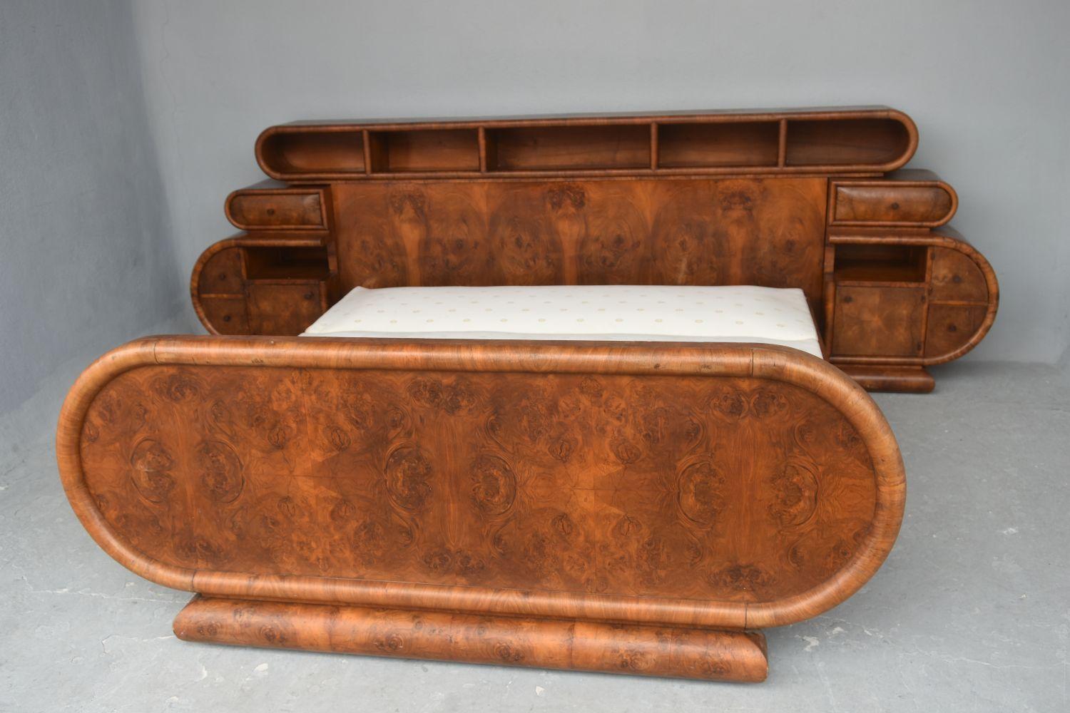 1930s Art Deco Hollywood Bed in Walnut Burl Veneer with its Curved 6