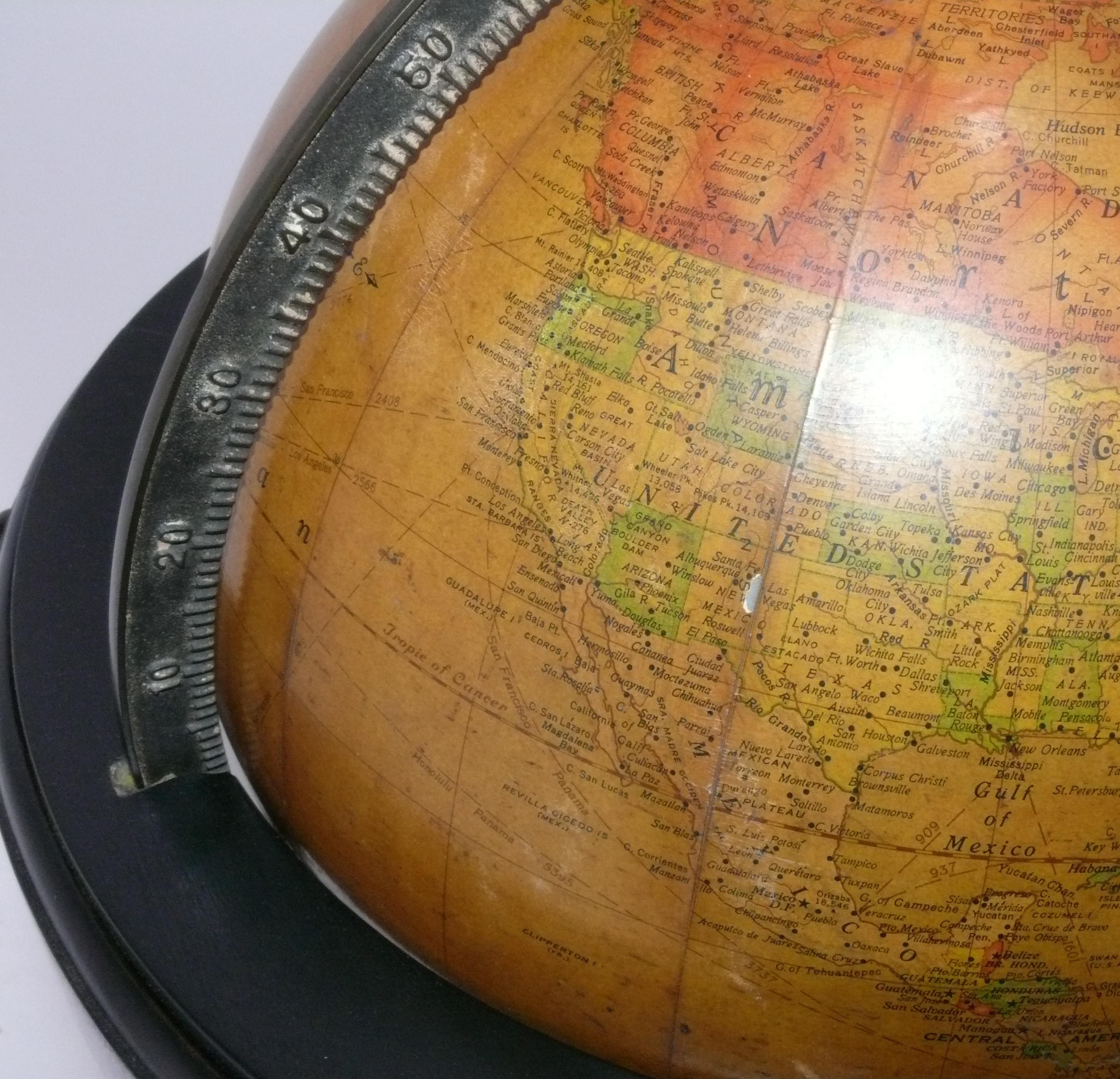 Noyer Globe terrestre de bibliothèque Art déco des années 1930 par Rand McNally en vente