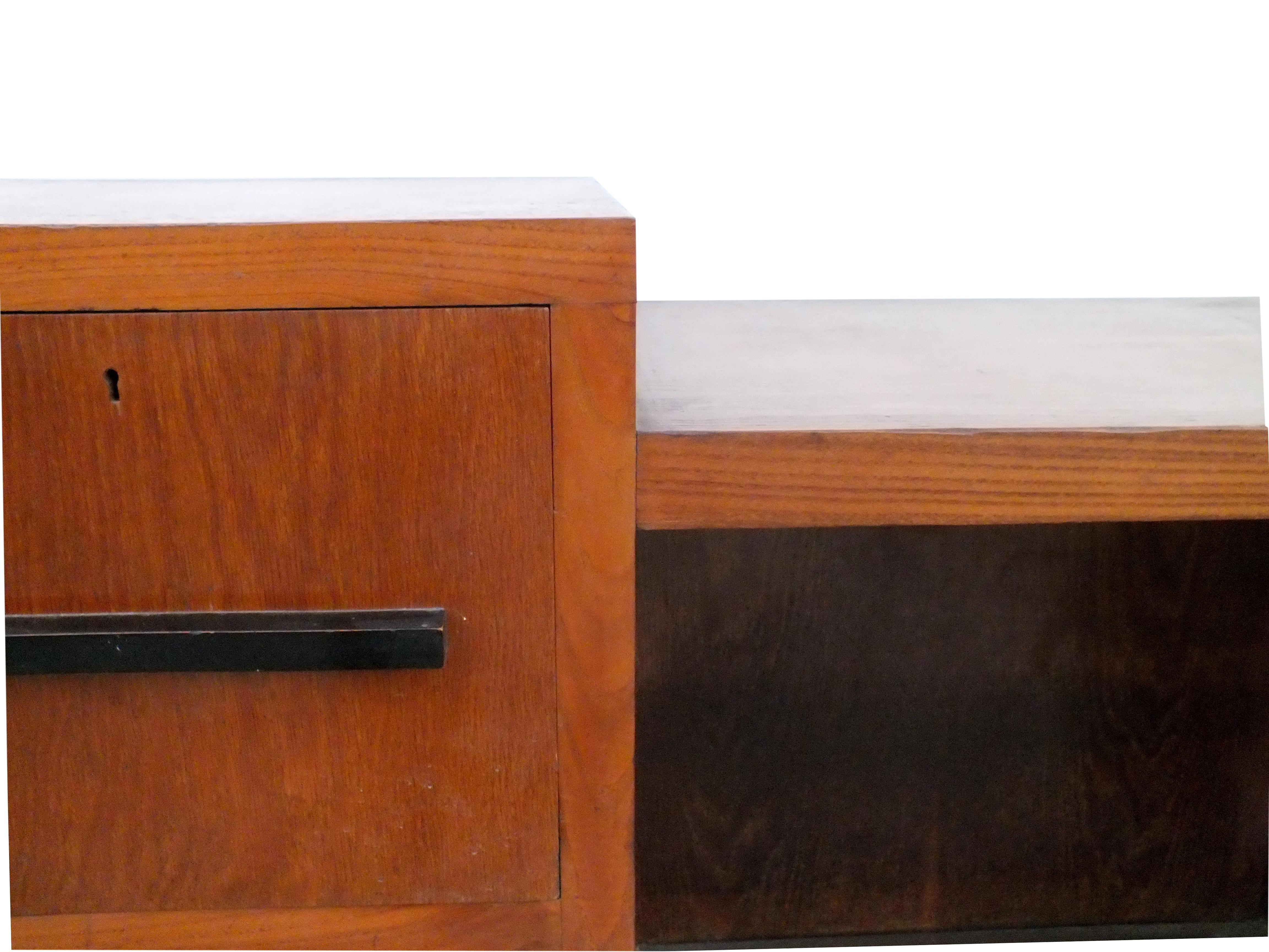 1930s Art Deco Italy in the Manner Pagano Attributed Writing Desk In Good Condition For Sale In Biella, IT