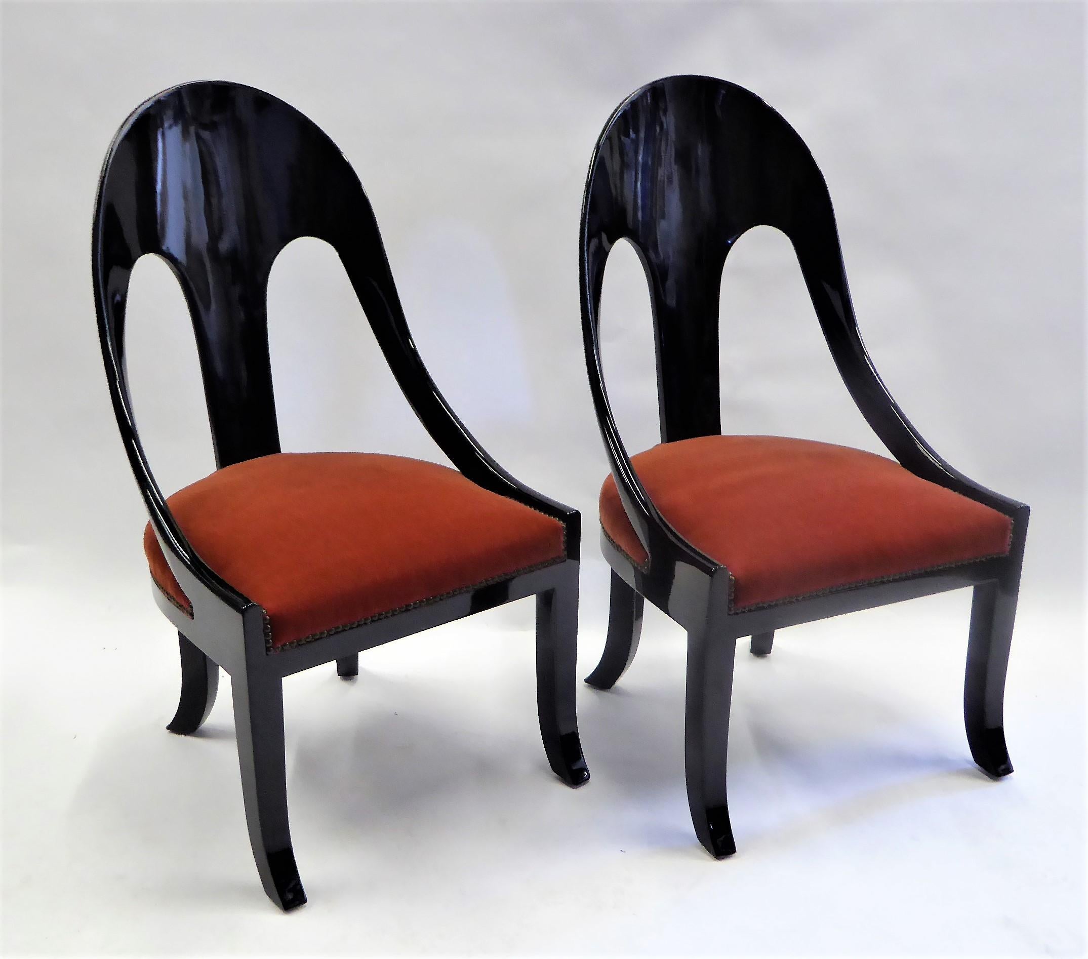 1930s Art Deco Black Lacquered Spoonback Chairs in Mohair Velvet In Excellent Condition In Miami, FL