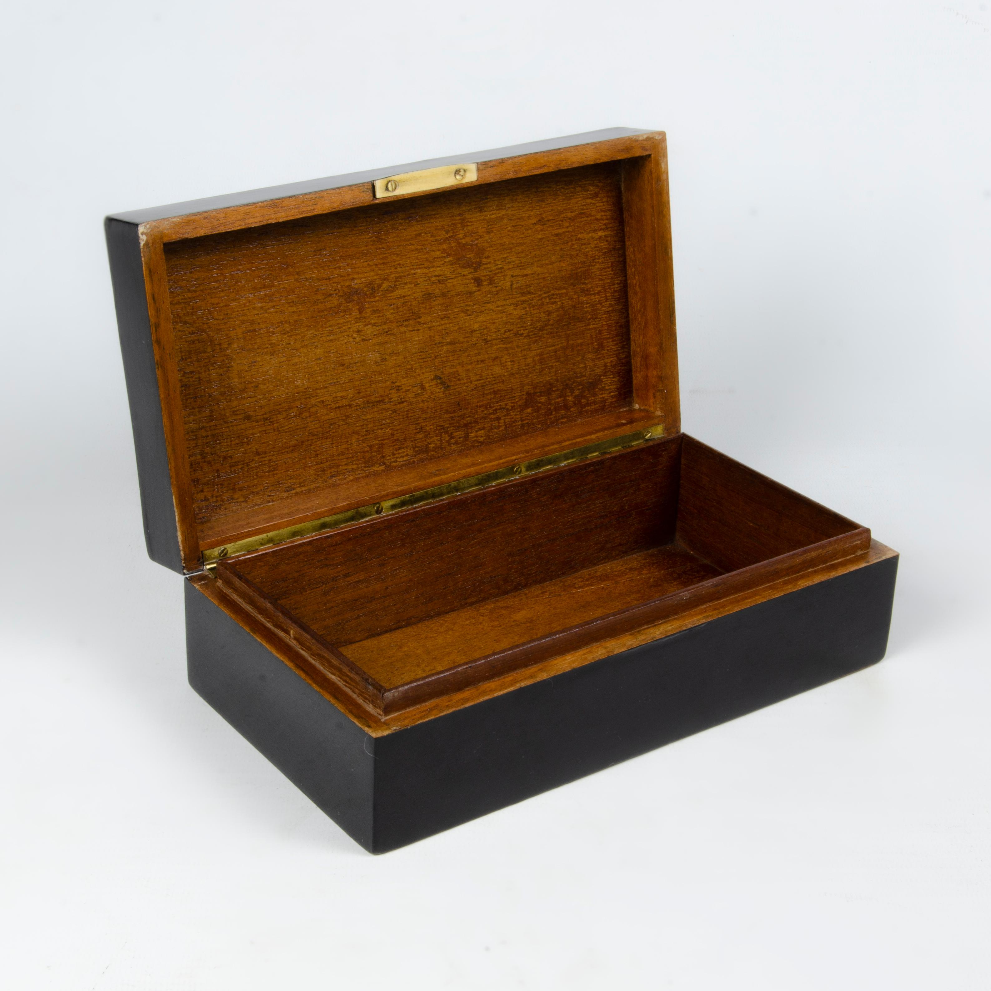 1930 Caja decorativa Art Déco de madera lacada y cáscara de huevo de Jean Dunand, Francia Francés en venta