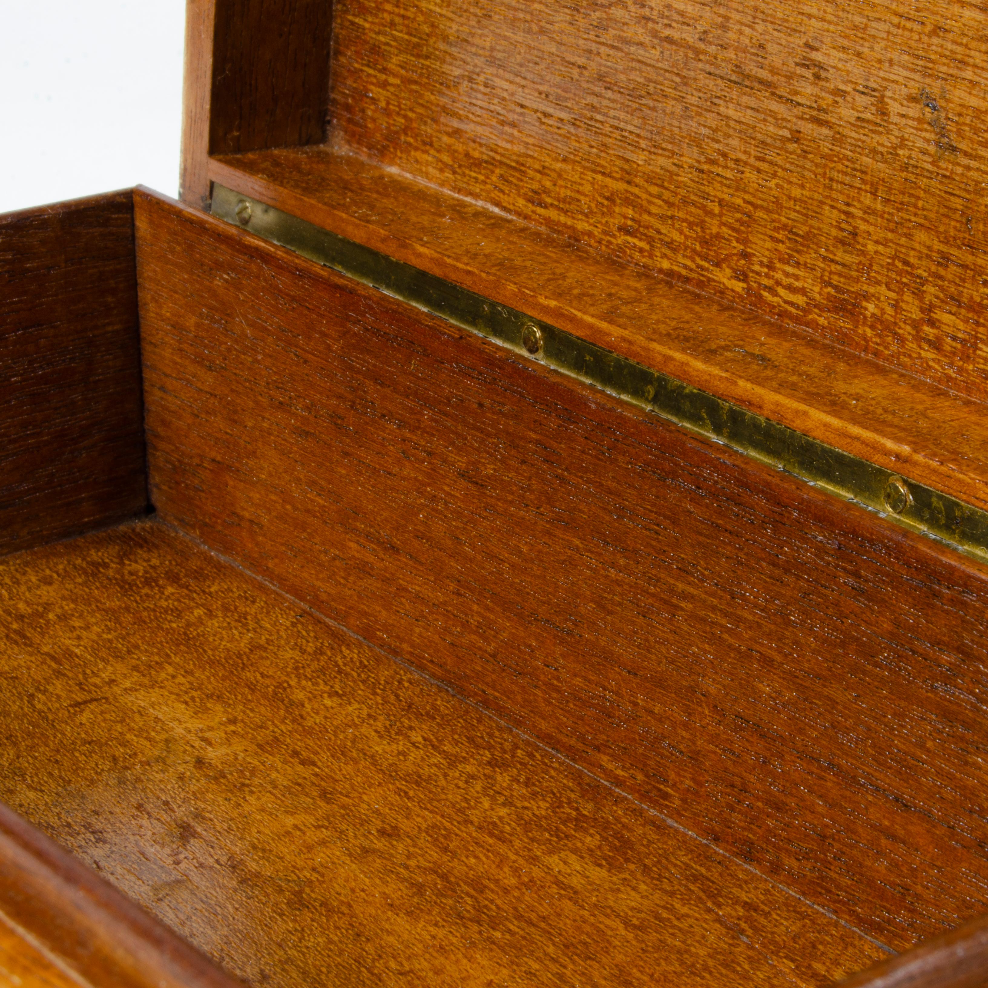 1930 Caja decorativa Art Déco de madera lacada y cáscara de huevo de Jean Dunand, Francia Tallado en venta