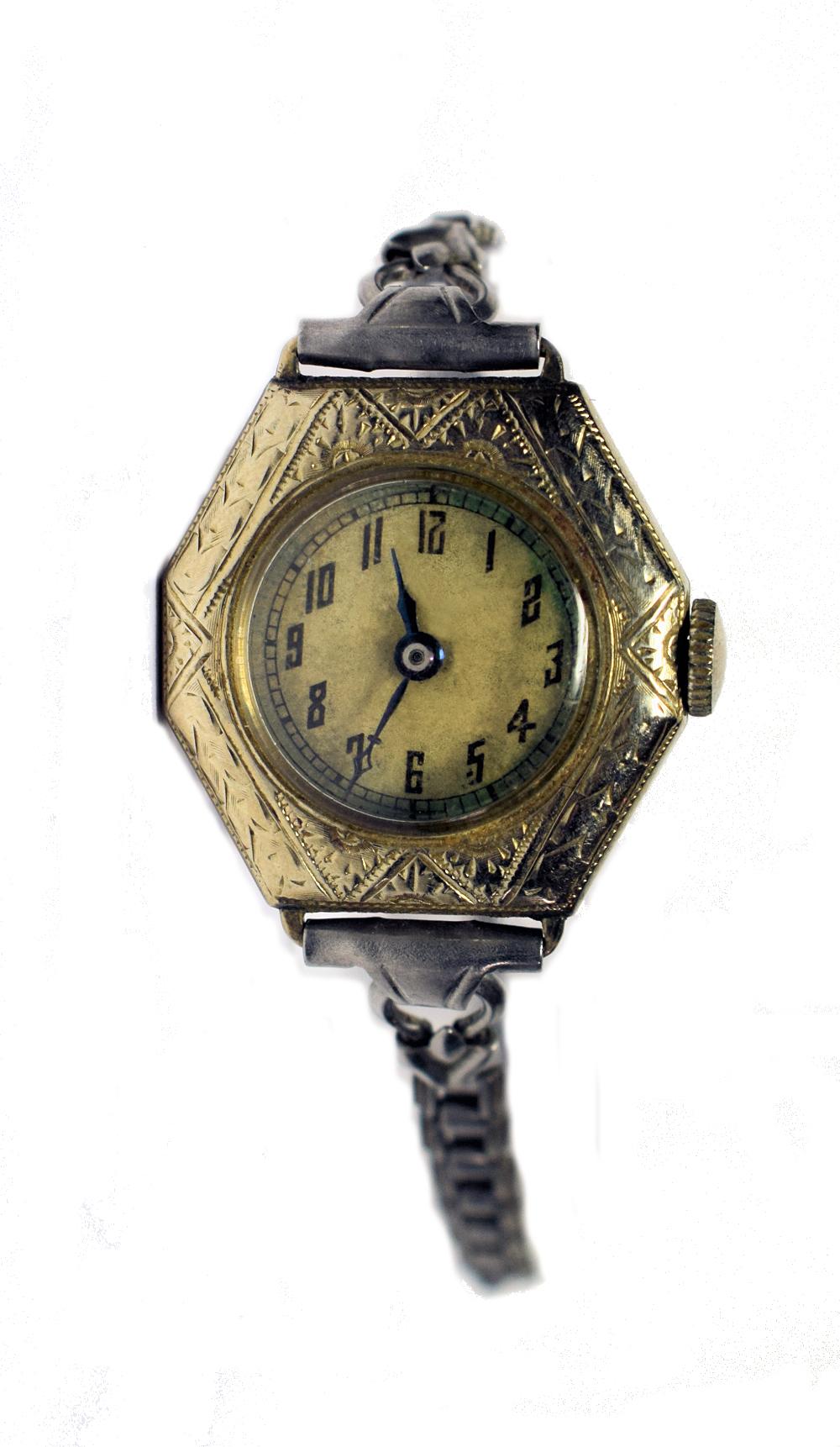 This is a fabulous and totally authentic 1930s Art Deco ladies gold filled wrist watch with a wonderfully detailed engraved case.
Condition: Vintage Art Deco in good working condition, with beautiful time patina. The original linked bracelet is in